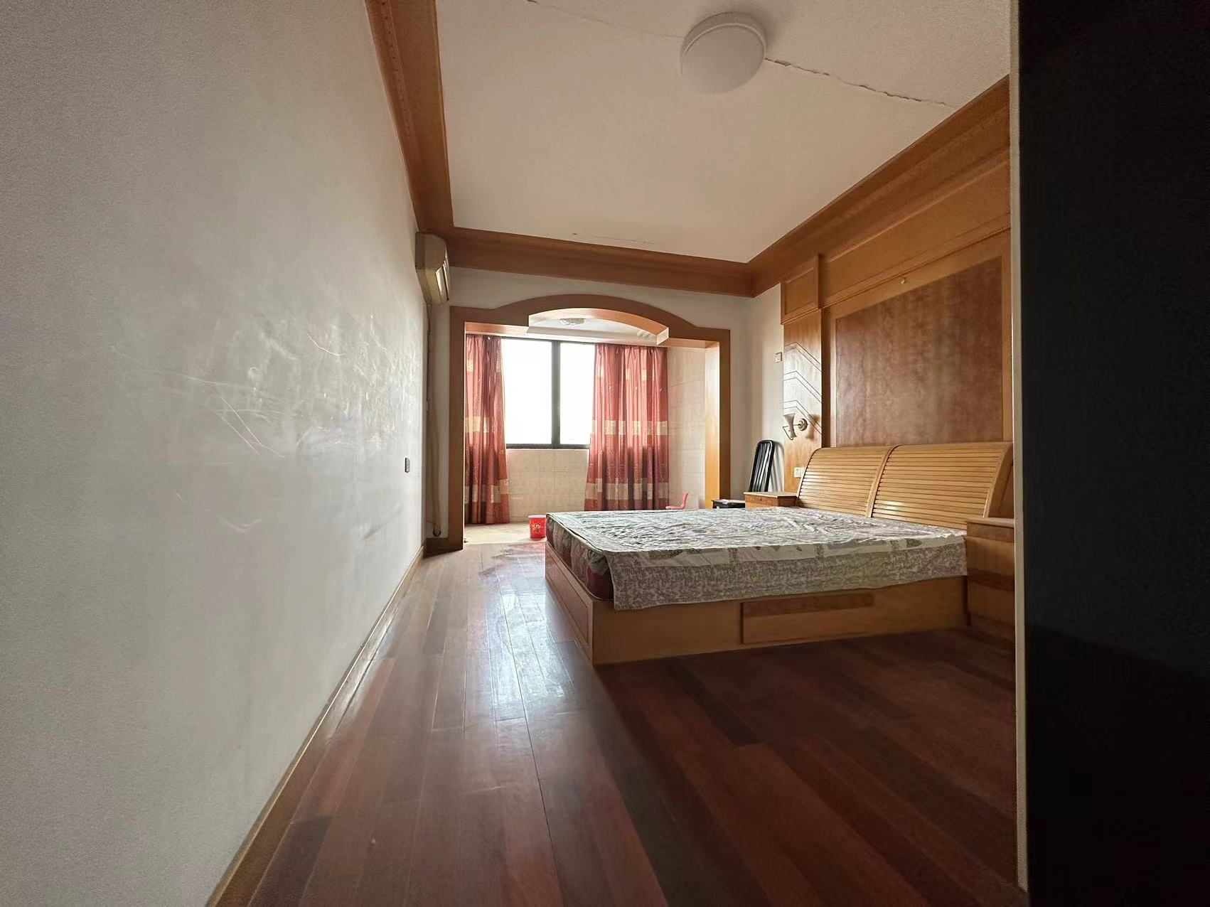银河集贸市场 5室2厅2卫 196m&sup2;