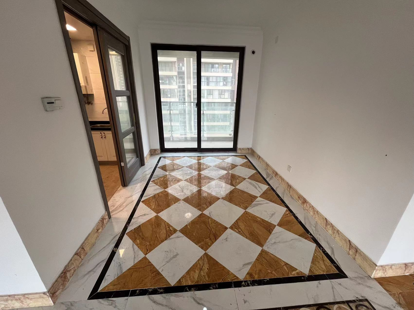 南通碧桂园翡翠华府 4室2厅2卫 143m&sup2;