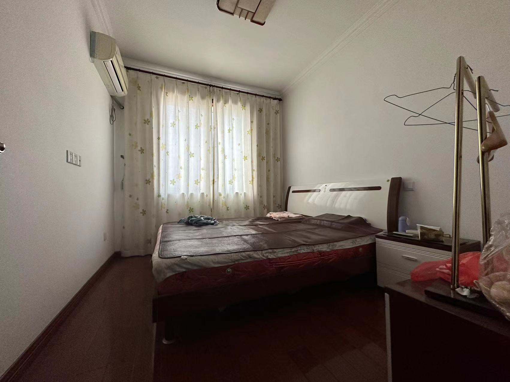 华山花苑四期 3室2厅1卫 152m&sup2;