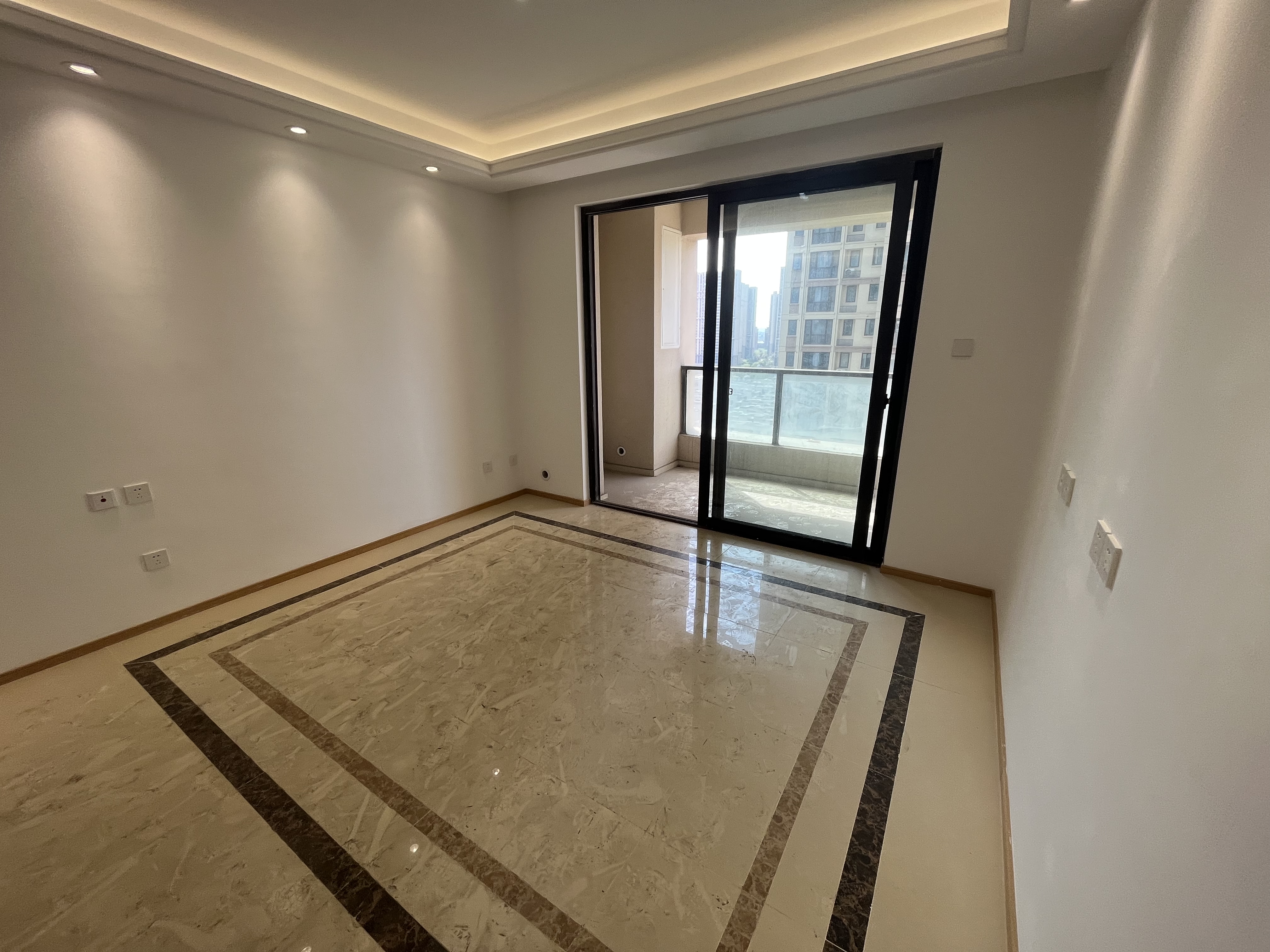 云樾东方 3室2厅1卫 95m&sup2;