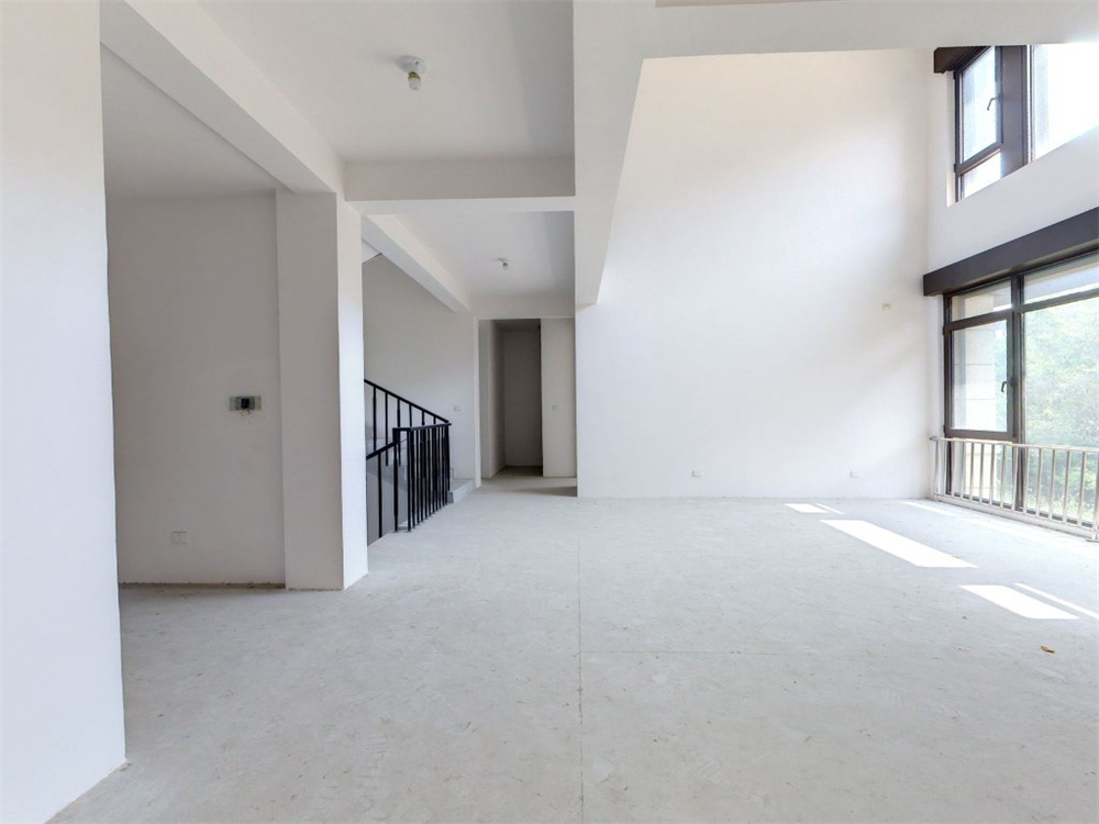 万濠山庄 6室1厅4卫 329.53m²