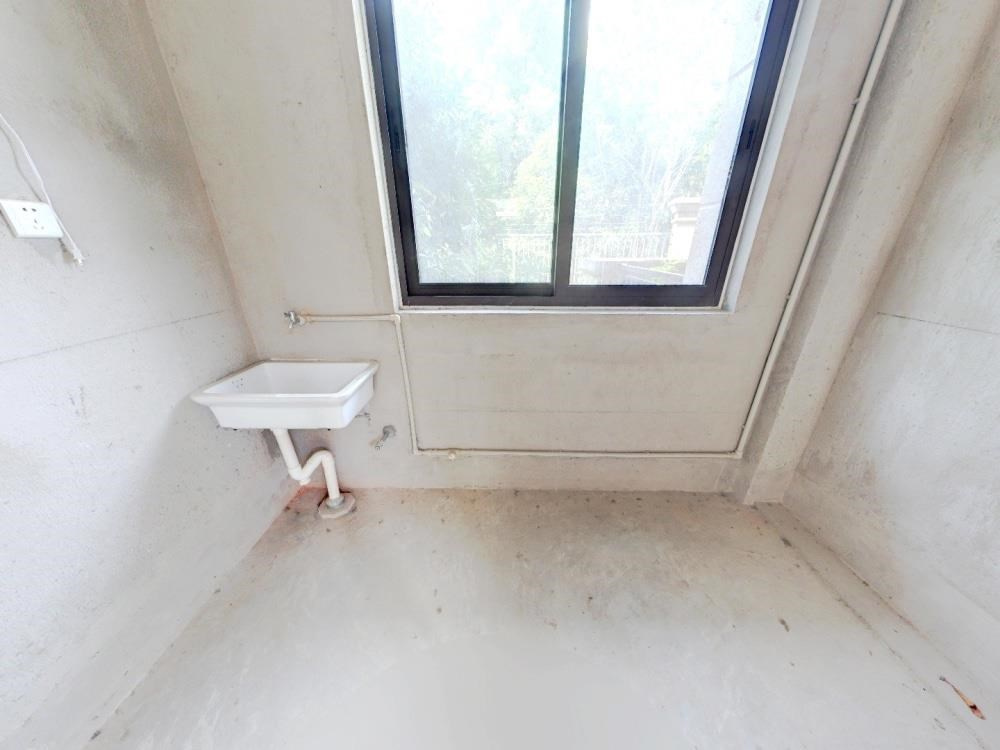 万濠山庄 6室1厅4卫 329.53m&sup2;