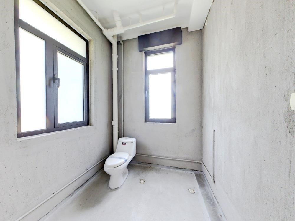 万濠山庄 6室1厅4卫 329.53m&sup2;