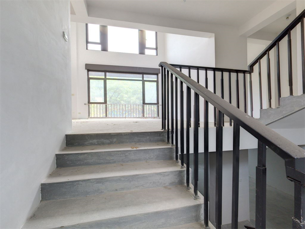 万濠山庄 6室3厅3卫 329.5m²