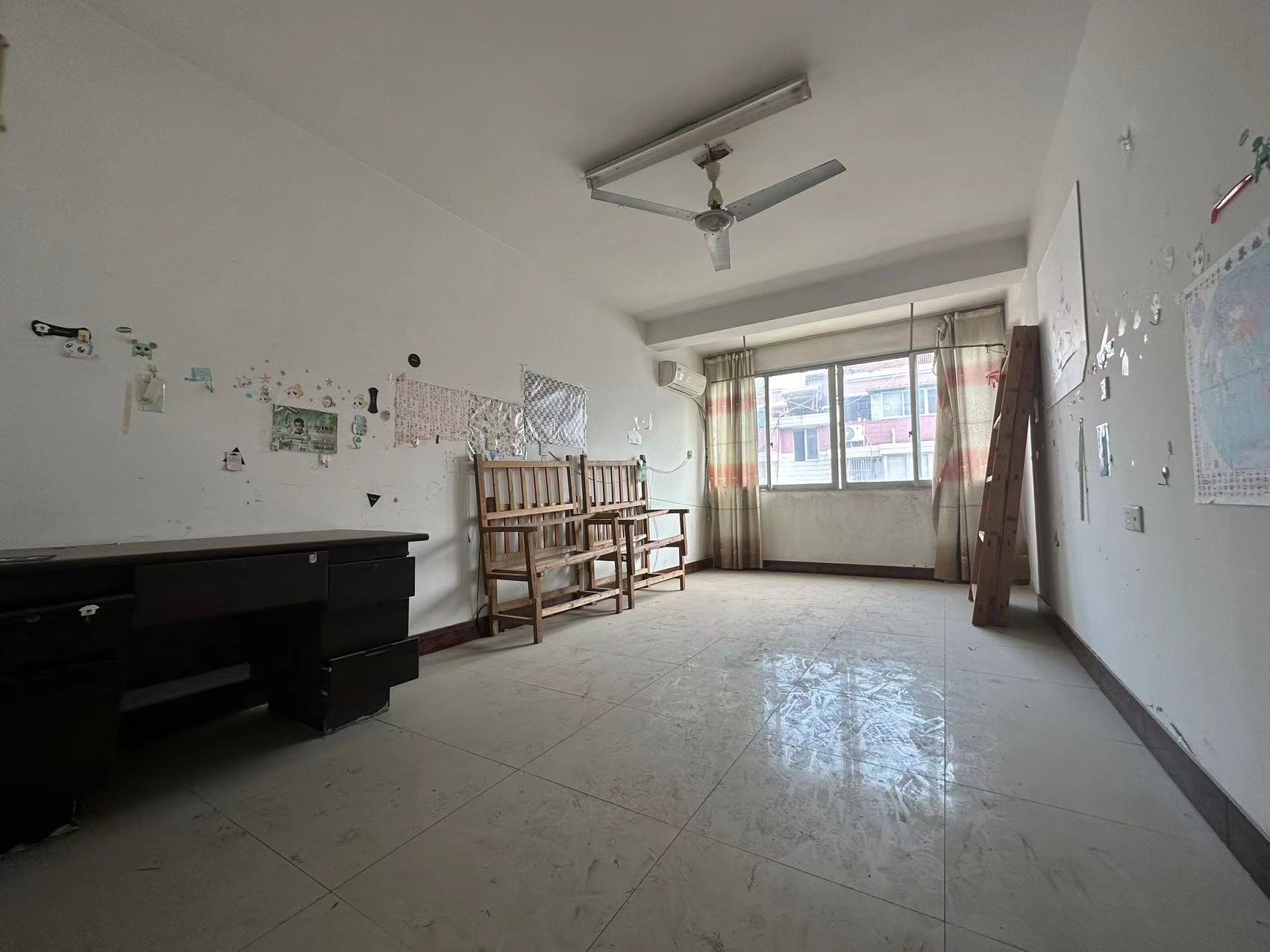 城东小区 3室2厅1卫 102m&sup2;