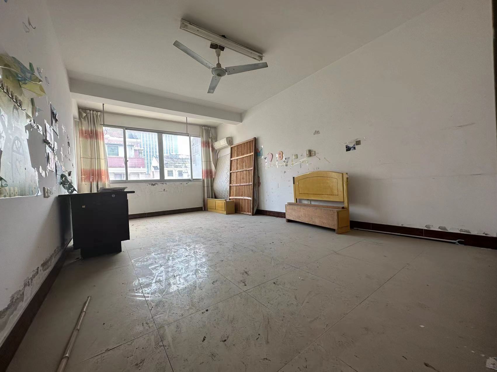 城东小区 3室2厅1卫 102m&sup2;