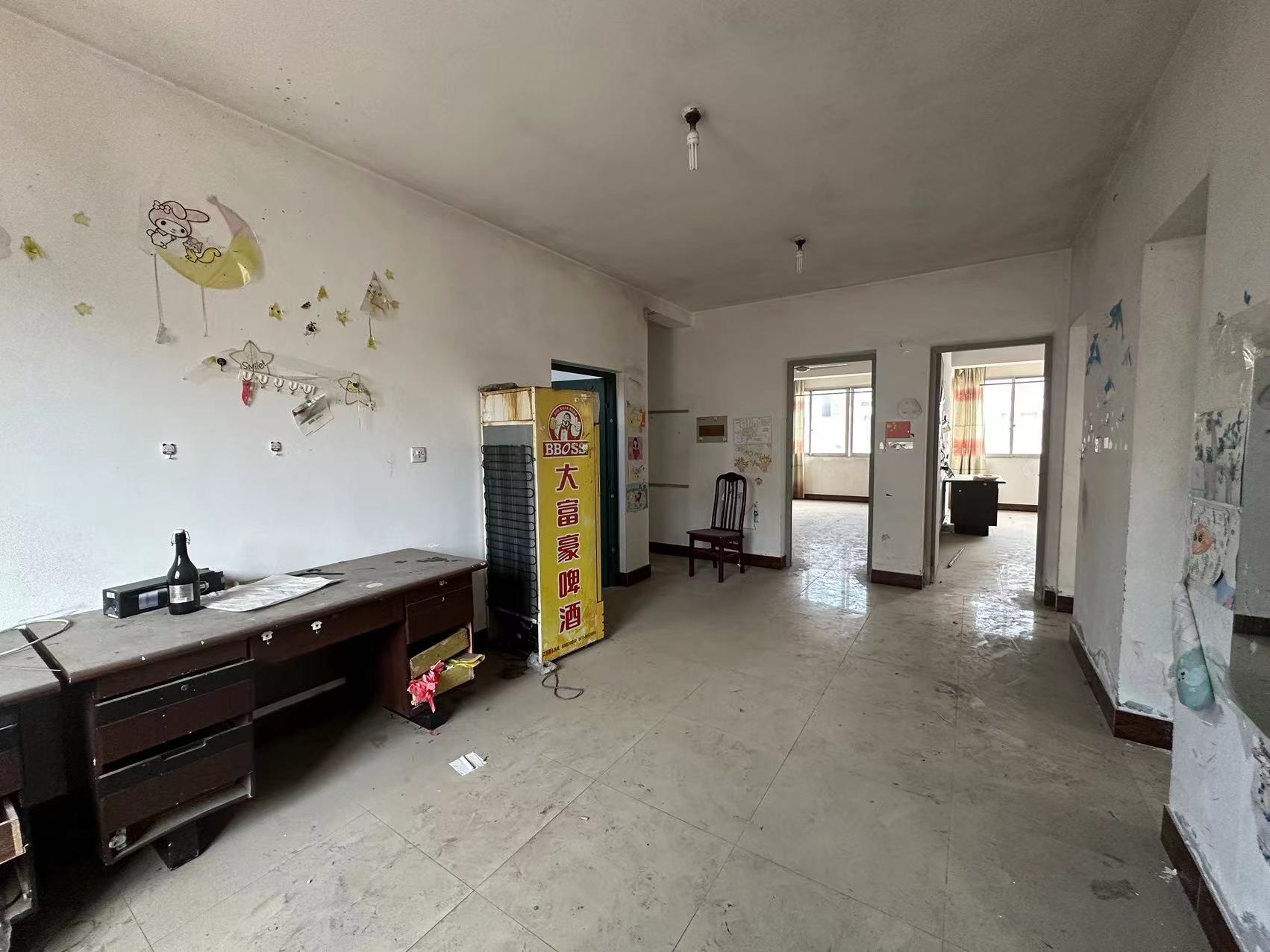 城东小区 3室2厅1卫 102m²