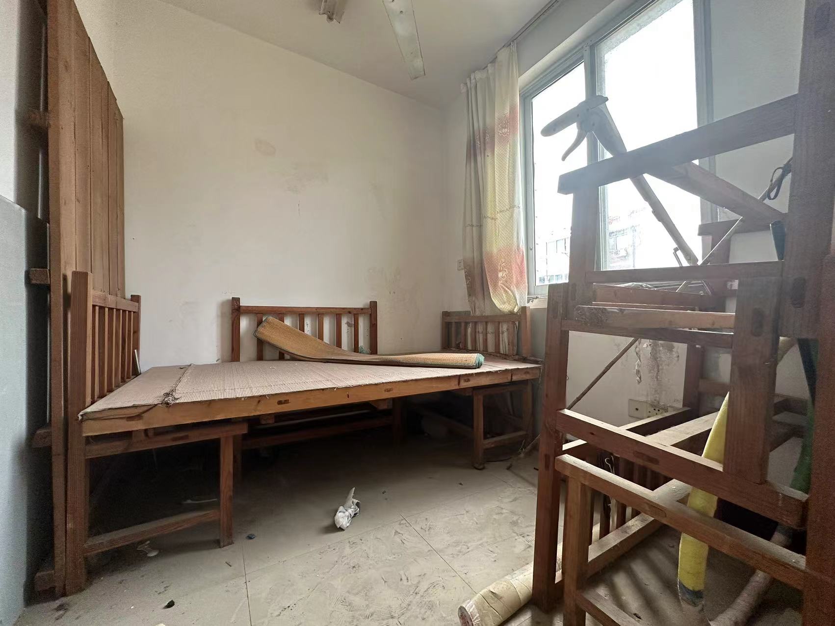 城东小区 3室2厅1卫 102m&sup2;