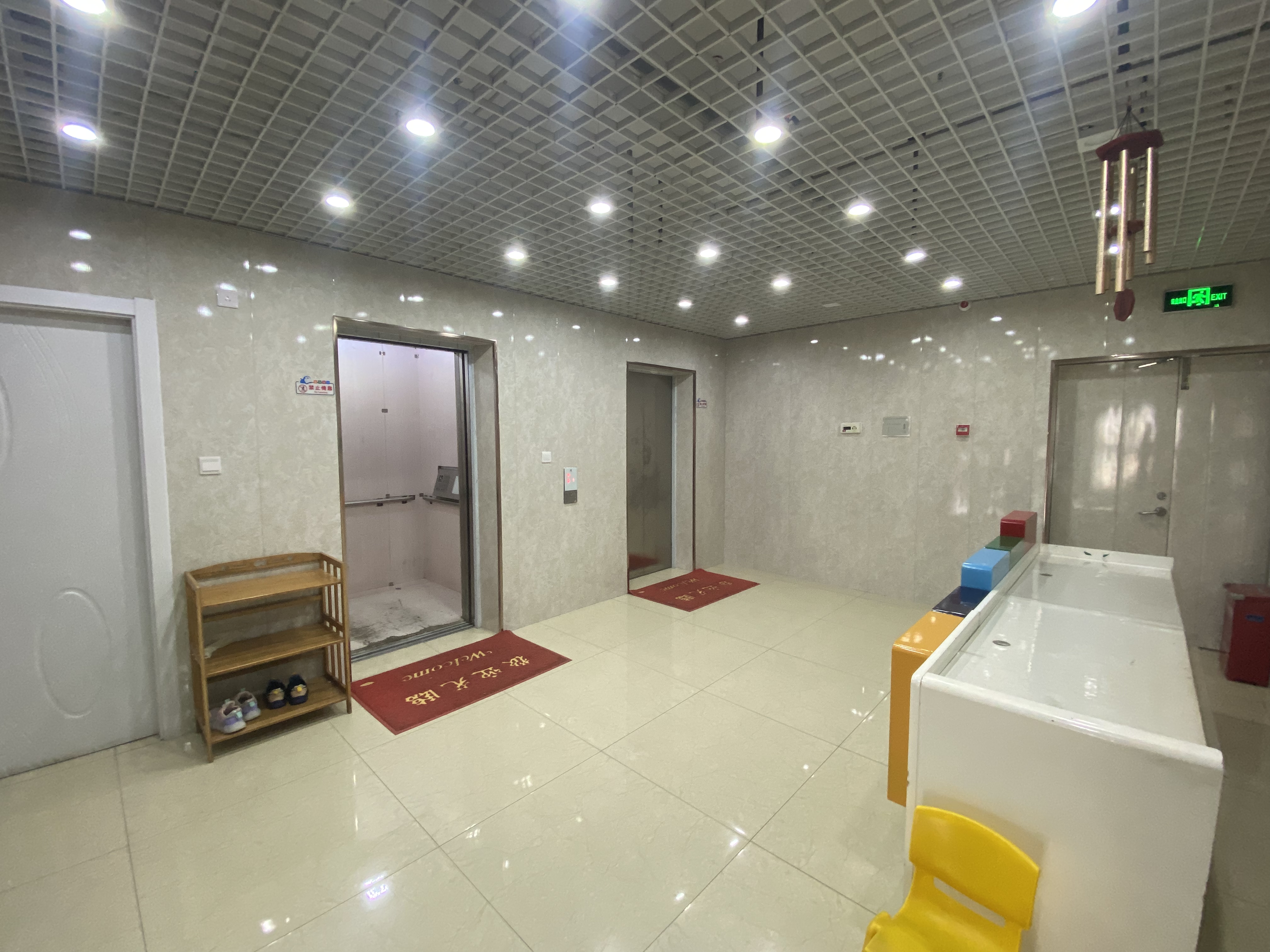 外滩花苑 2室2厅1卫 900m²
