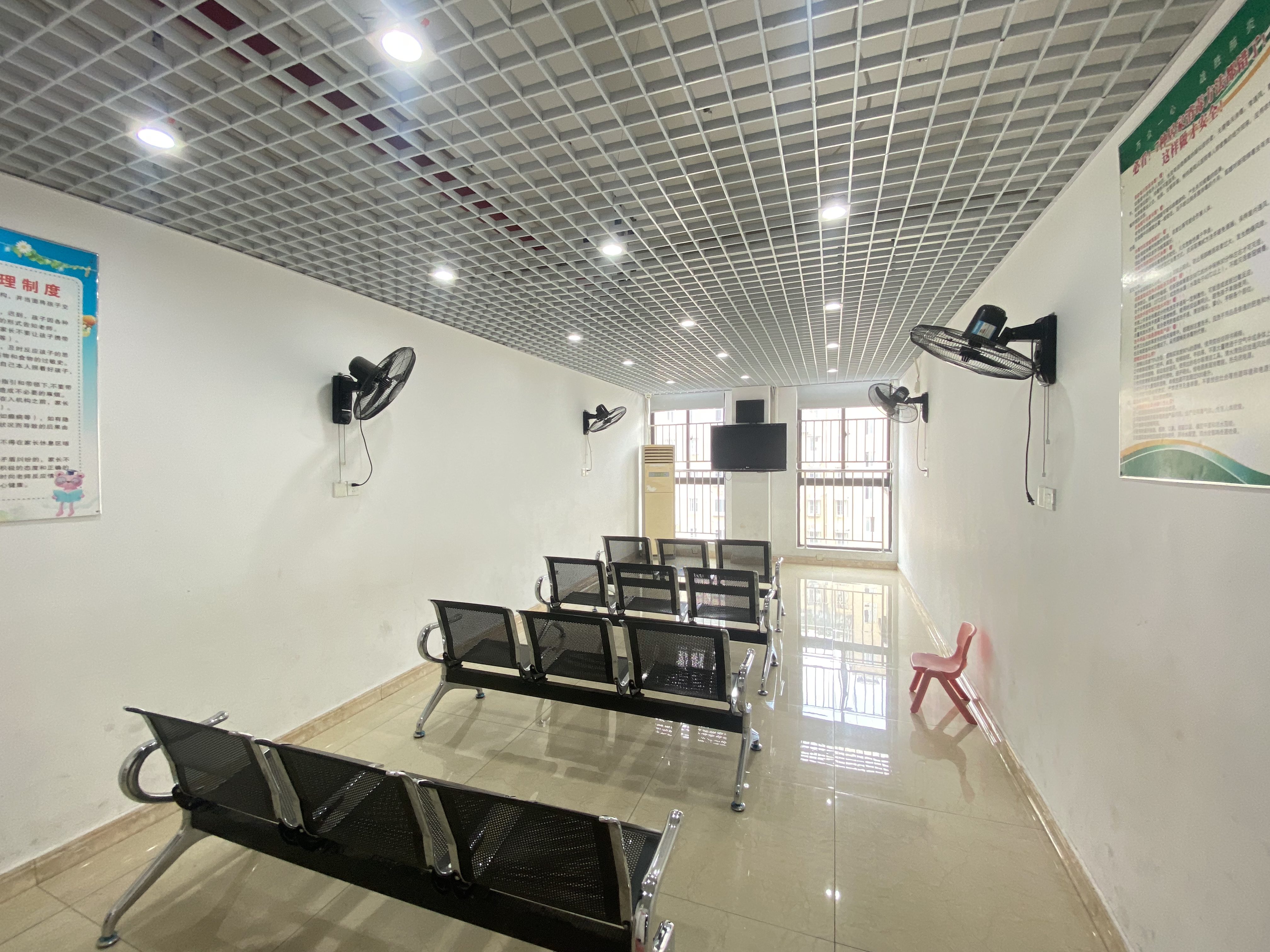 外滩花苑 2室2厅1卫 900m&sup2;