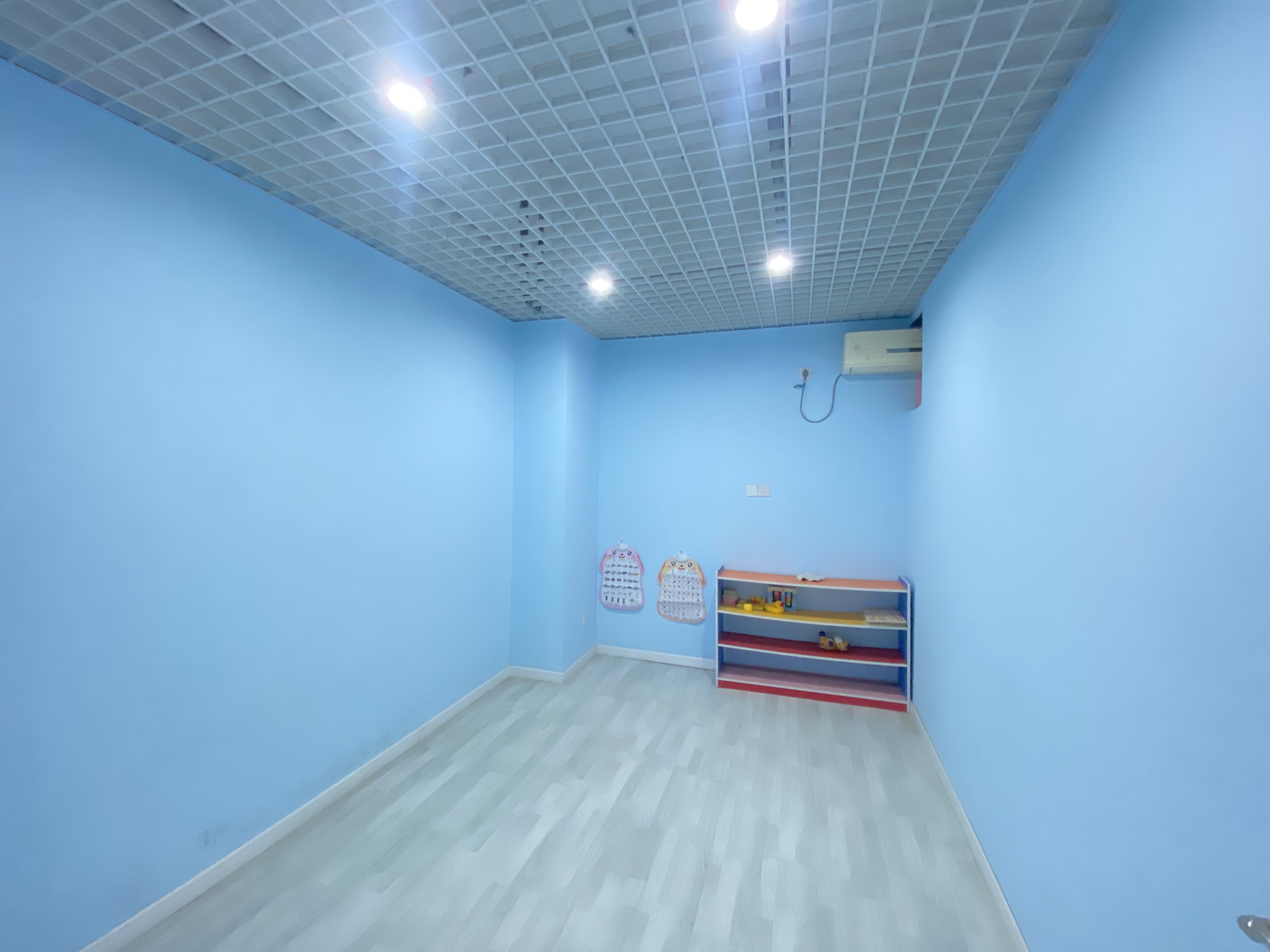 外滩花苑 2室2厅1卫 900m&sup2;