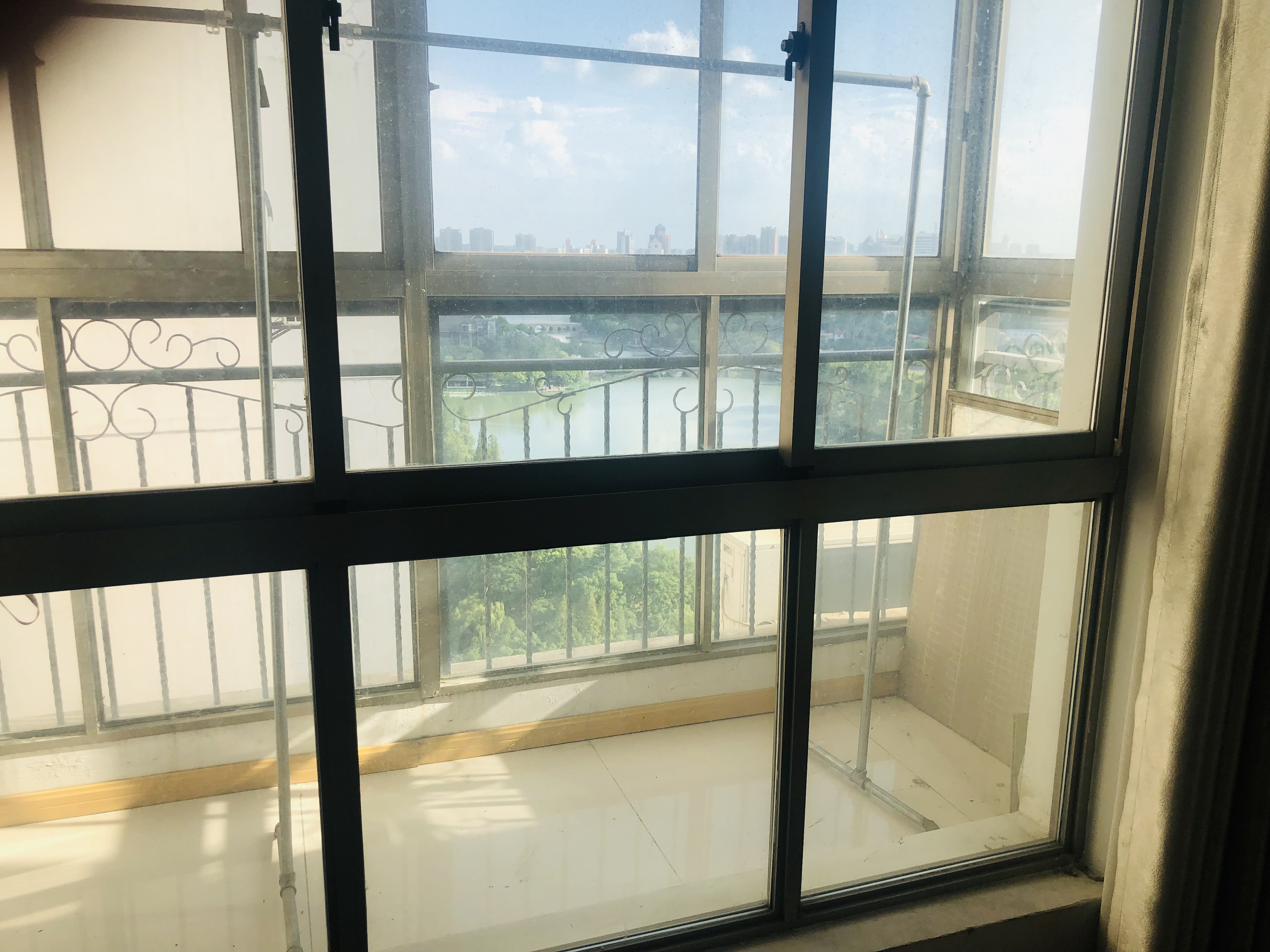 王府大厦 2室2厅1卫 124m&sup2;
