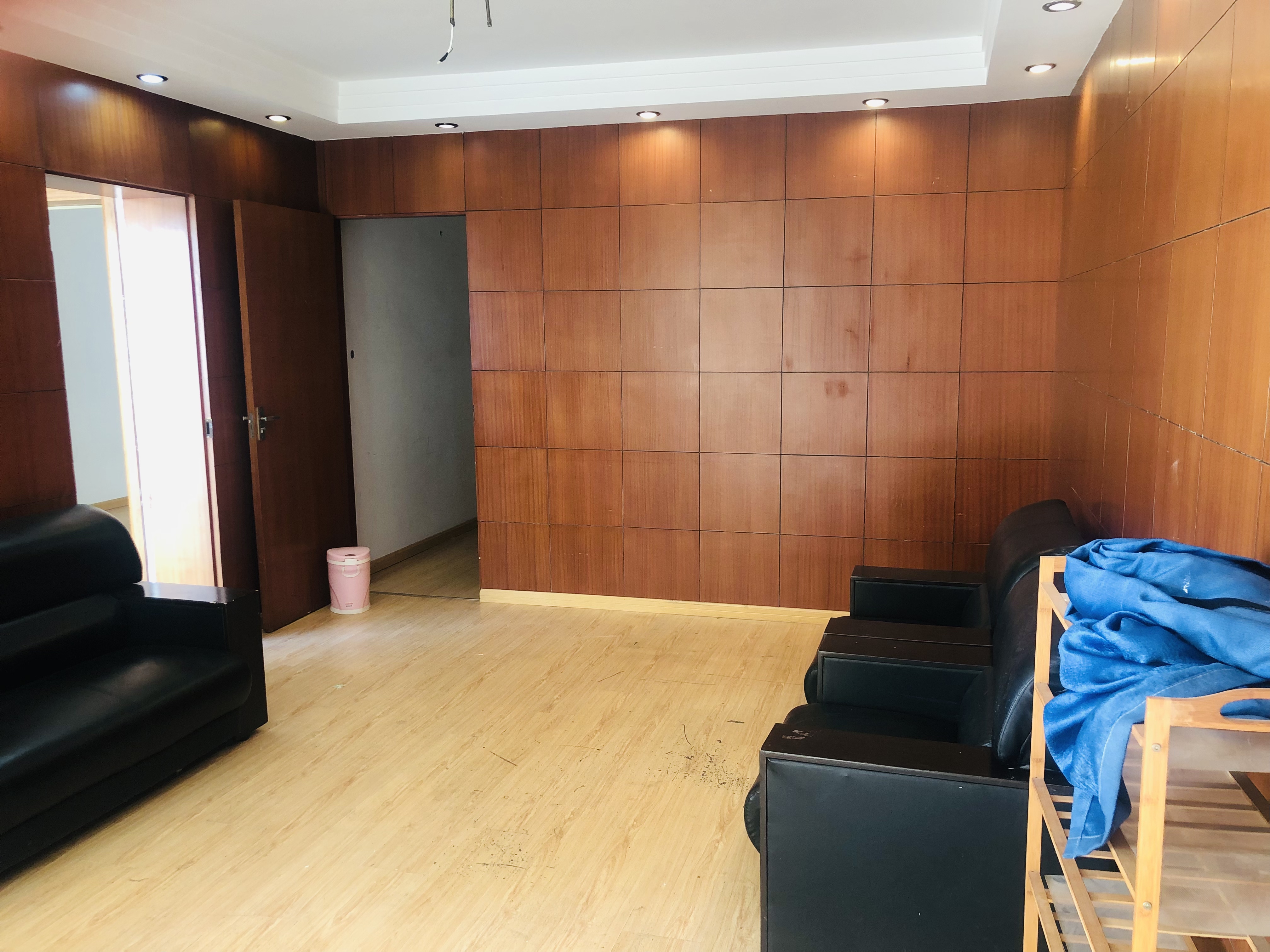 王府大厦 2室2厅1卫 124m&sup2;