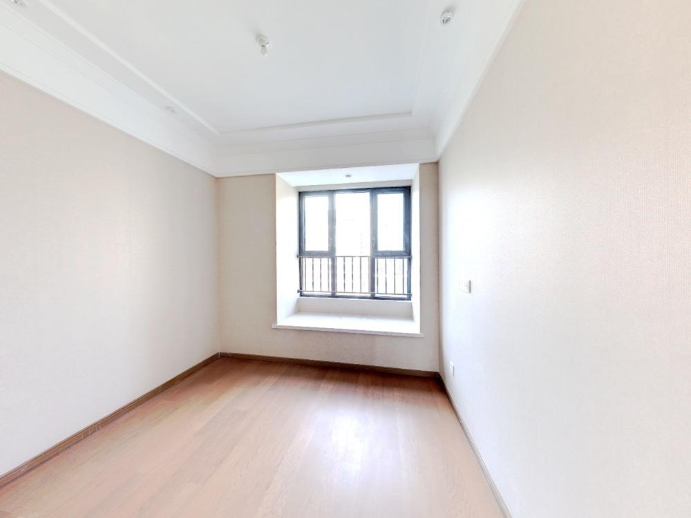 兰园 3室2厅2卫 135m&sup2;