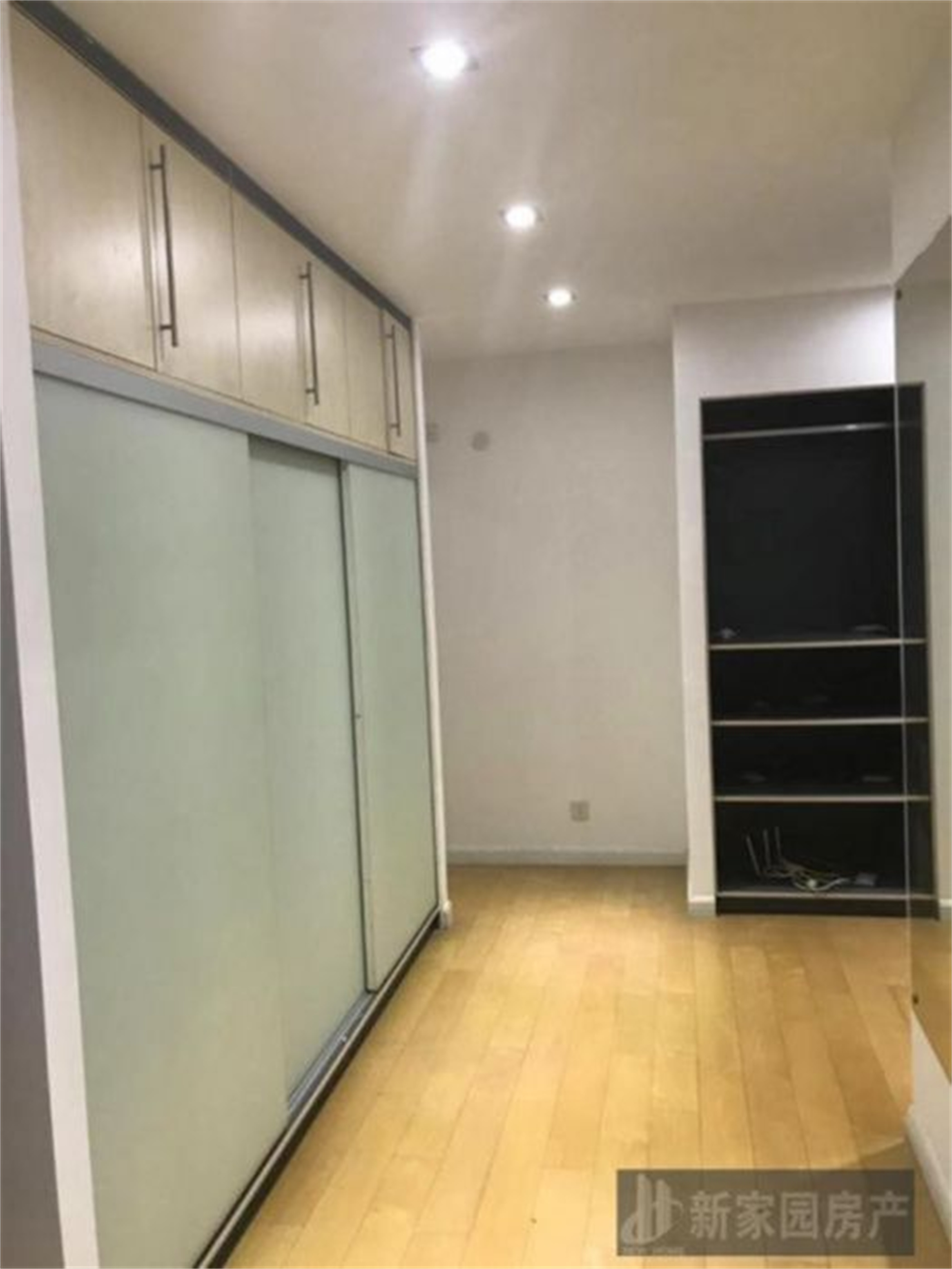 天安花园 4室2厅3卫 160m&sup2;
