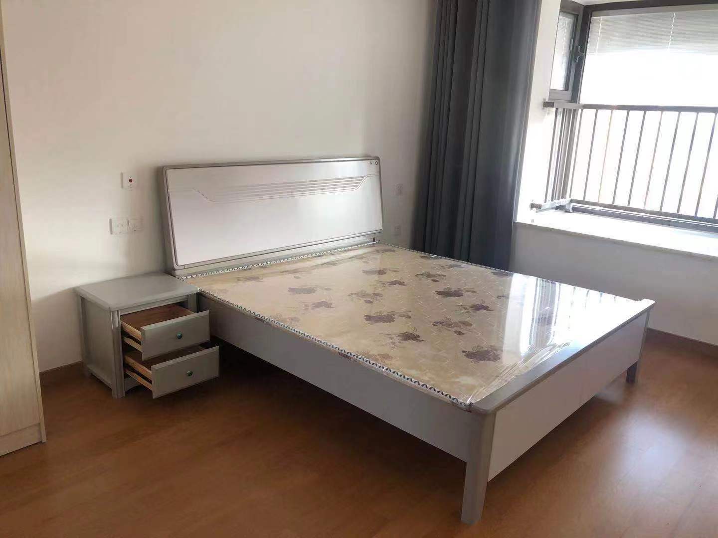 绿地新里城 3室2厅2卫 116m&sup2;