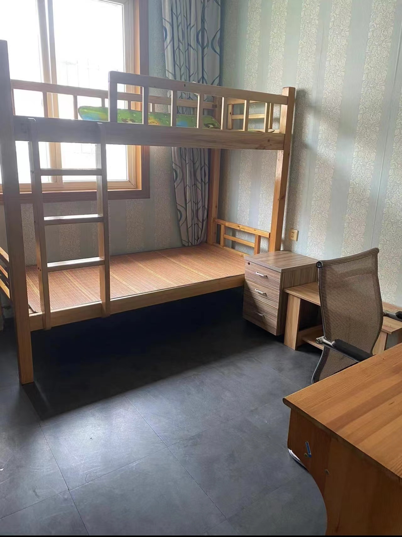 百家花苑 3室2厅1卫 121m&sup2;