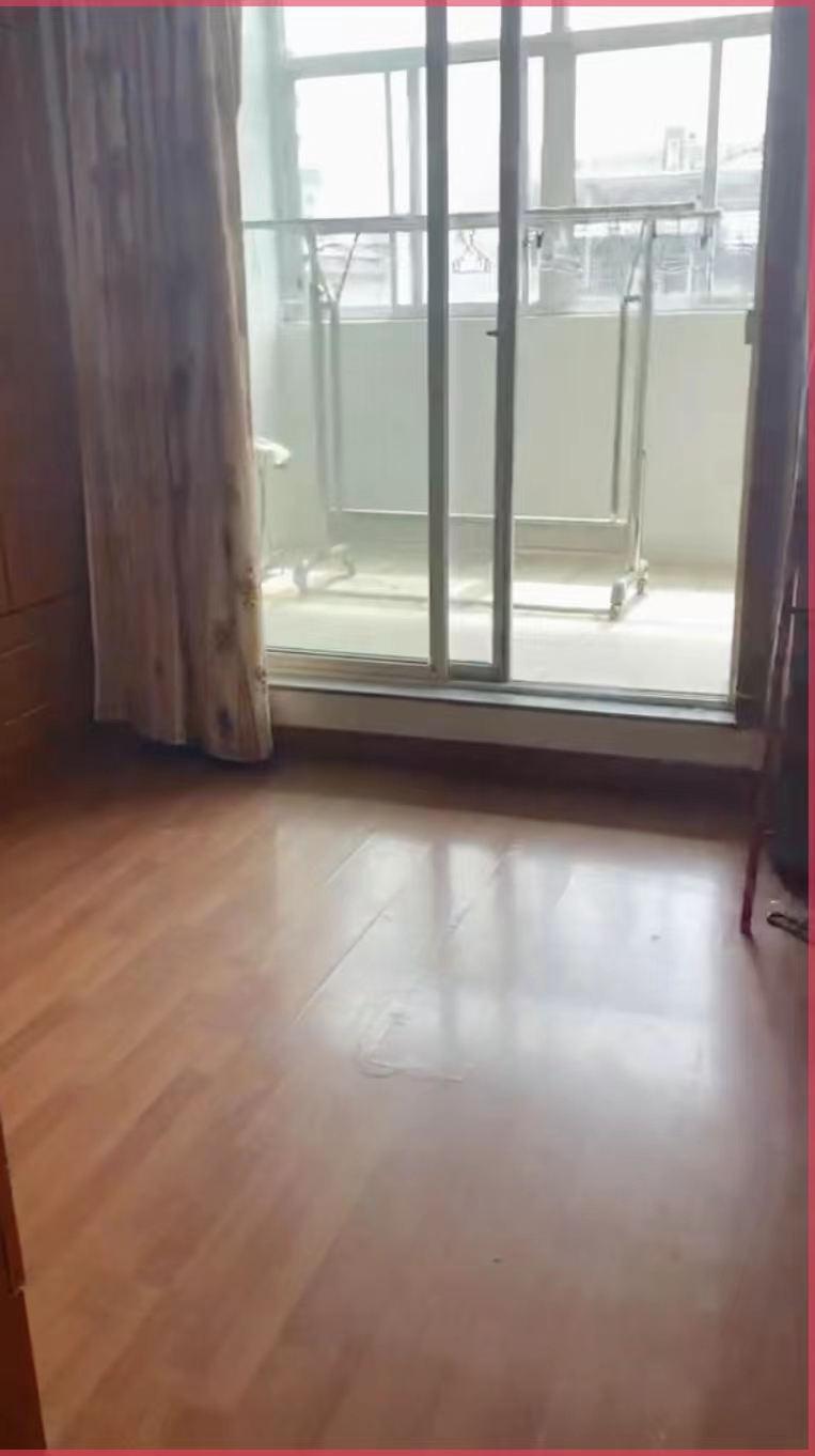 百家花苑 3室2厅1卫 121m&sup2;