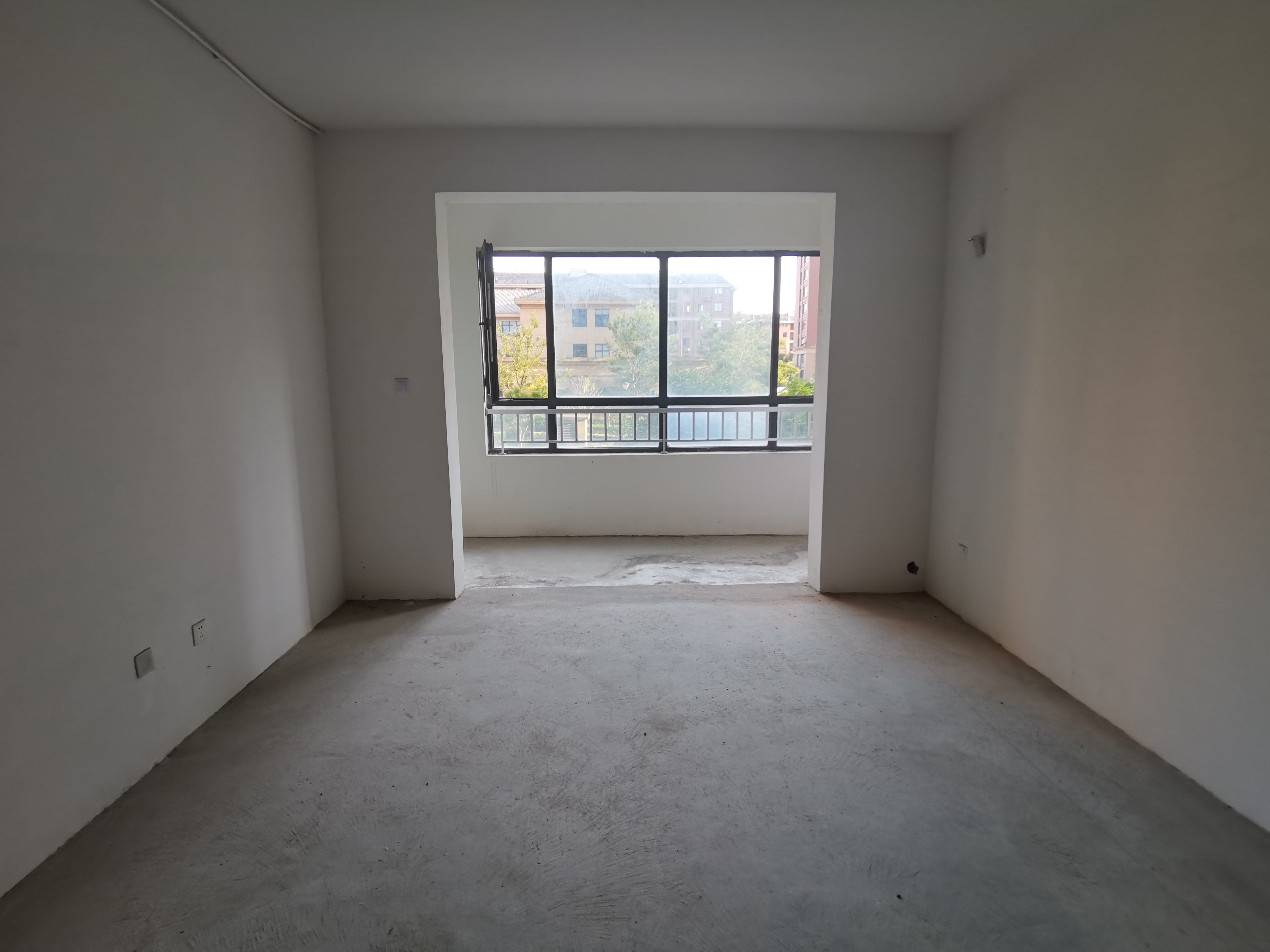 华山花苑六期 3室2厅2卫 125m&sup2;