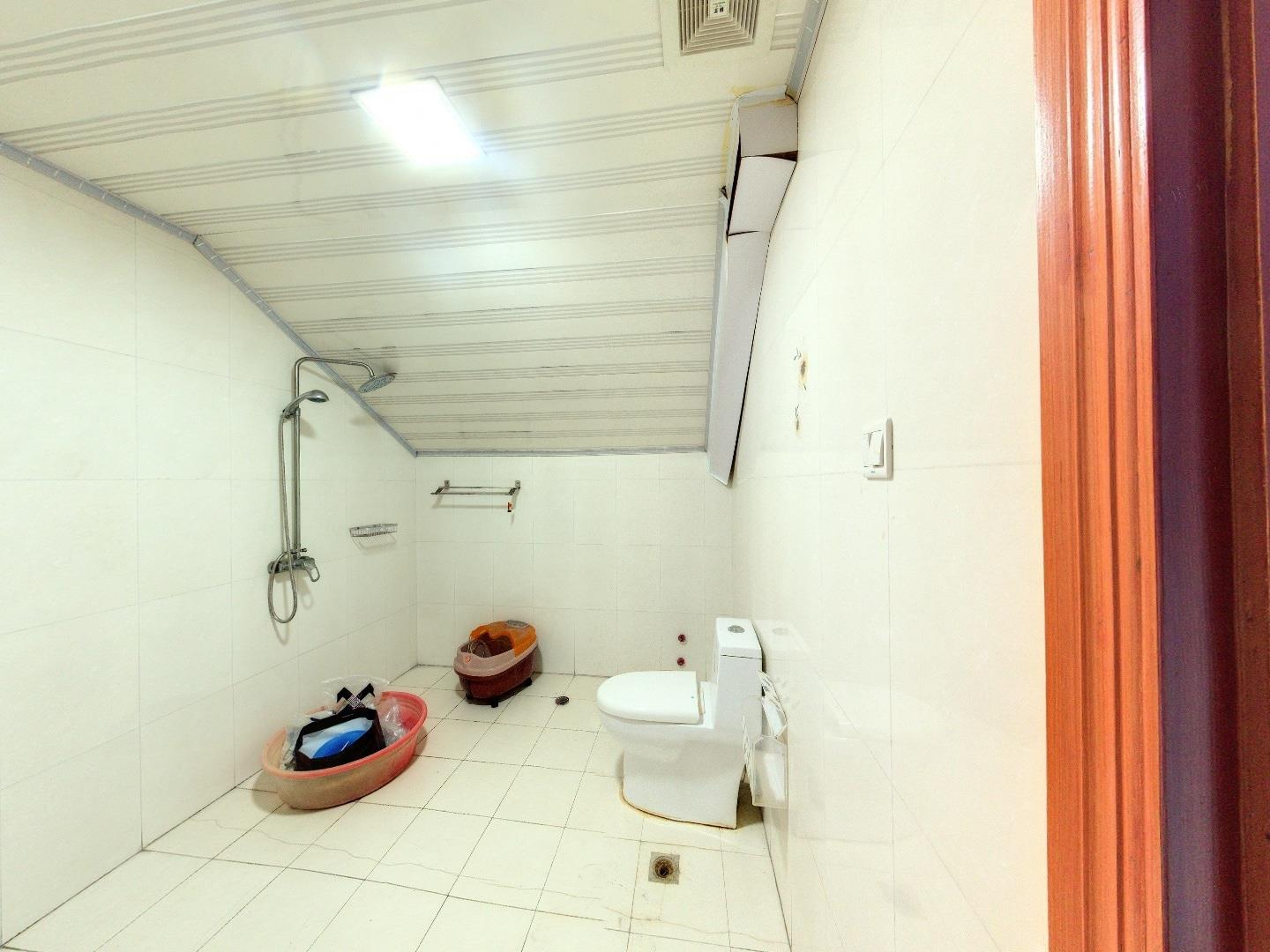越江新村 3室2厅2卫 84.00m&sup2;