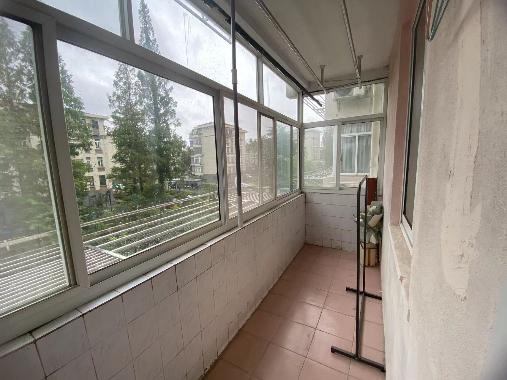易家桥新村 2室1厅1卫 65m&sup2;
