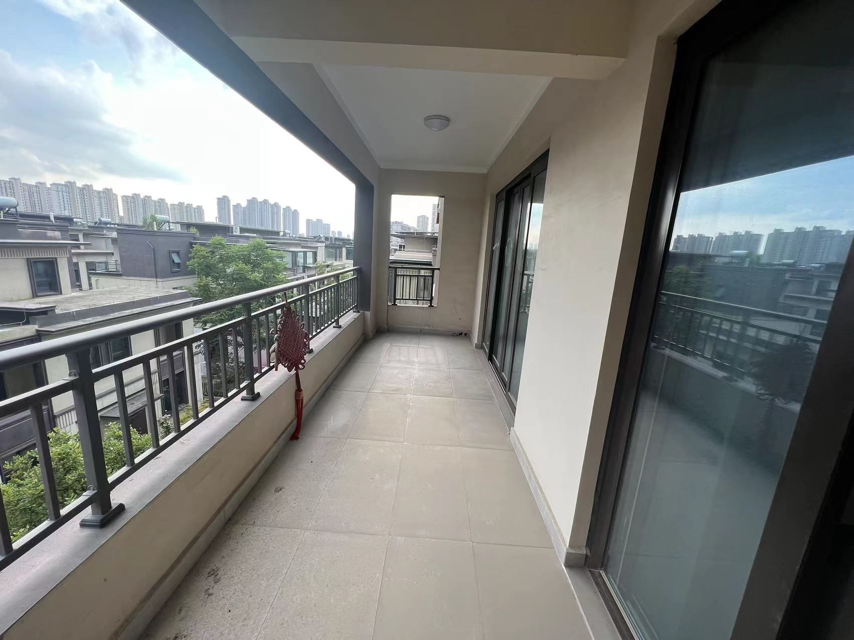 湖山源著 3室2厅2卫 128m&sup2;