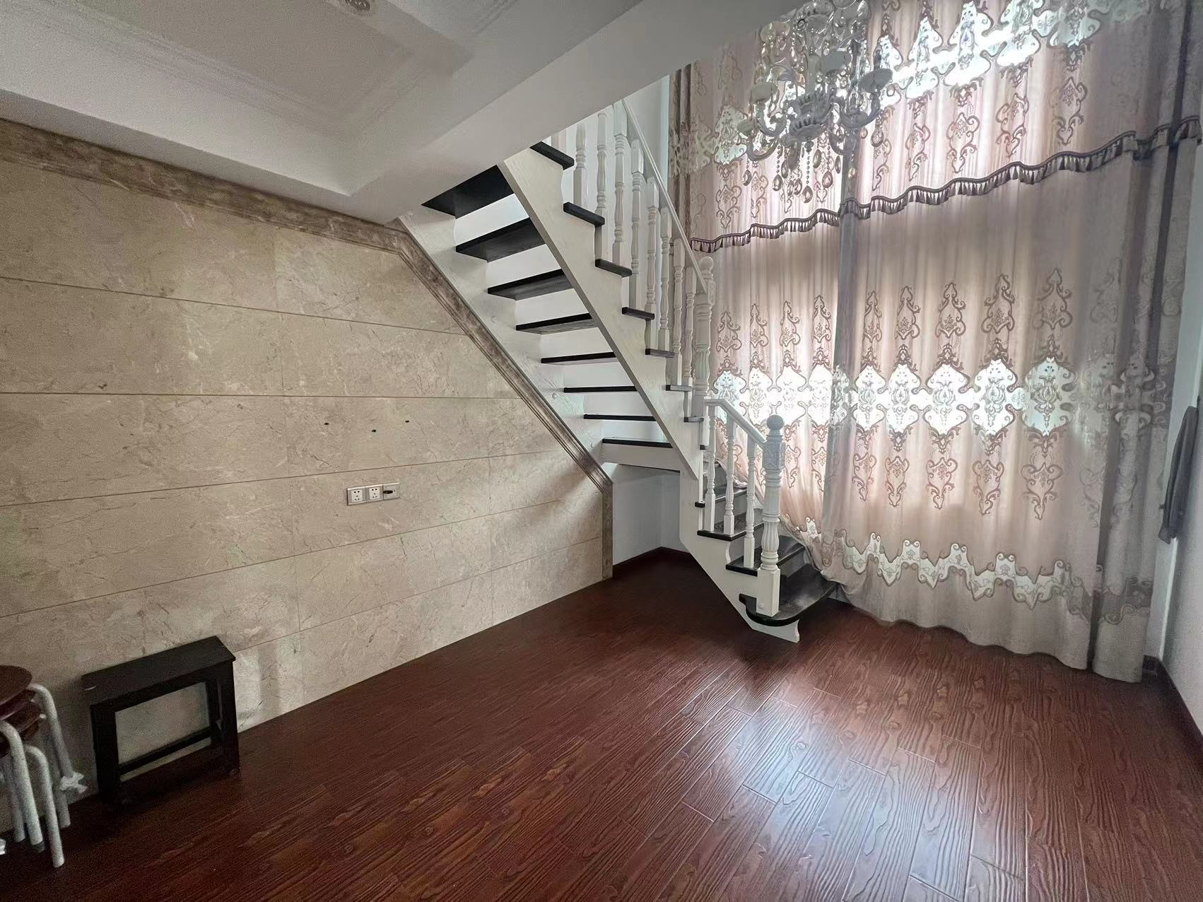 北濠桥东村 4室1厅1卫 156m&sup2;