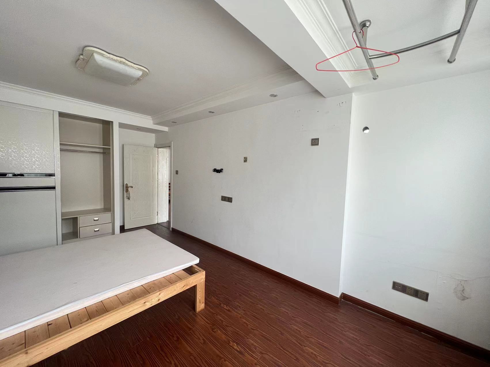 北濠桥东村 4室1厅1卫 156m&sup2;