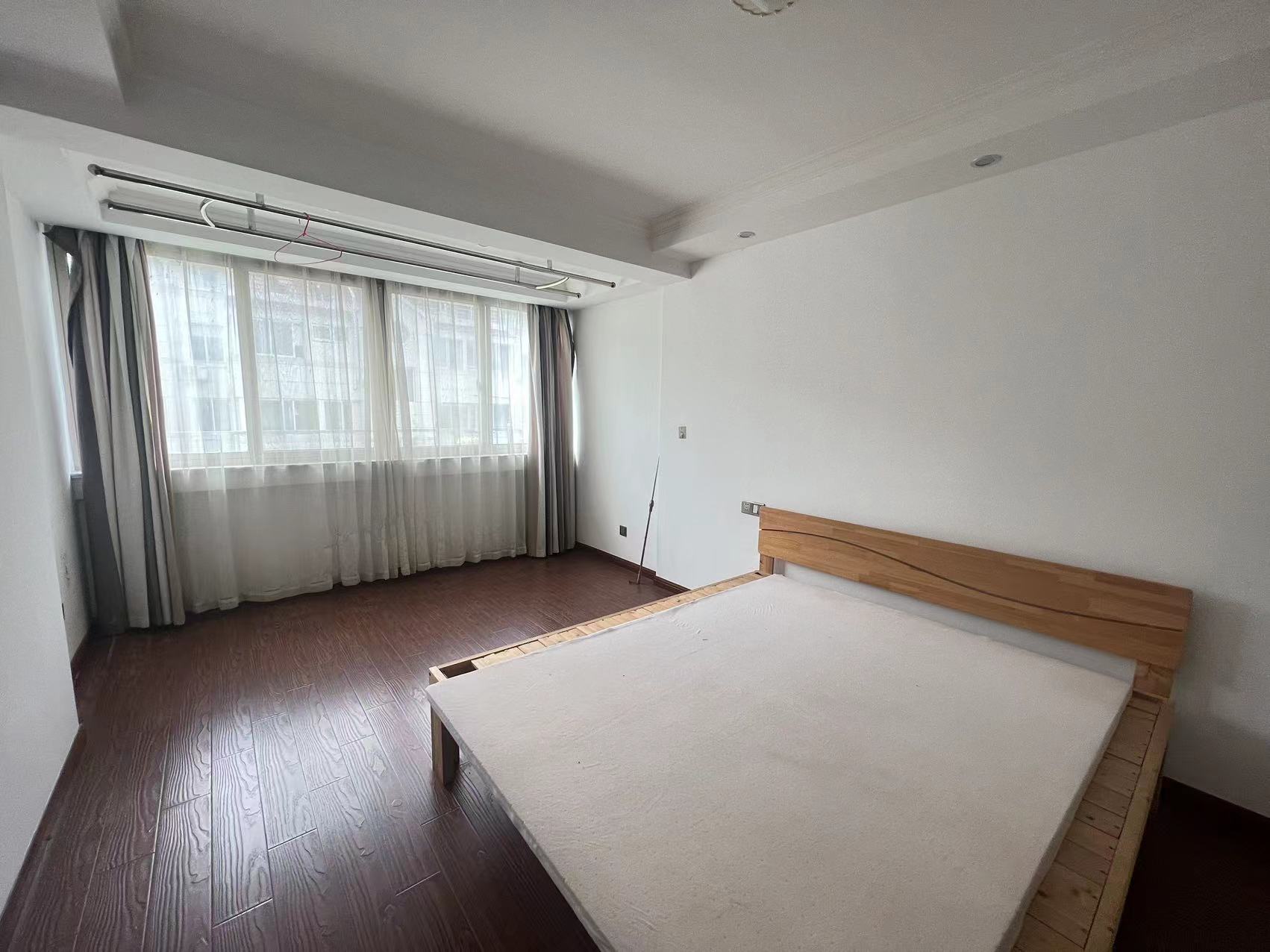 北濠桥东村 4室1厅1卫 156m&sup2;