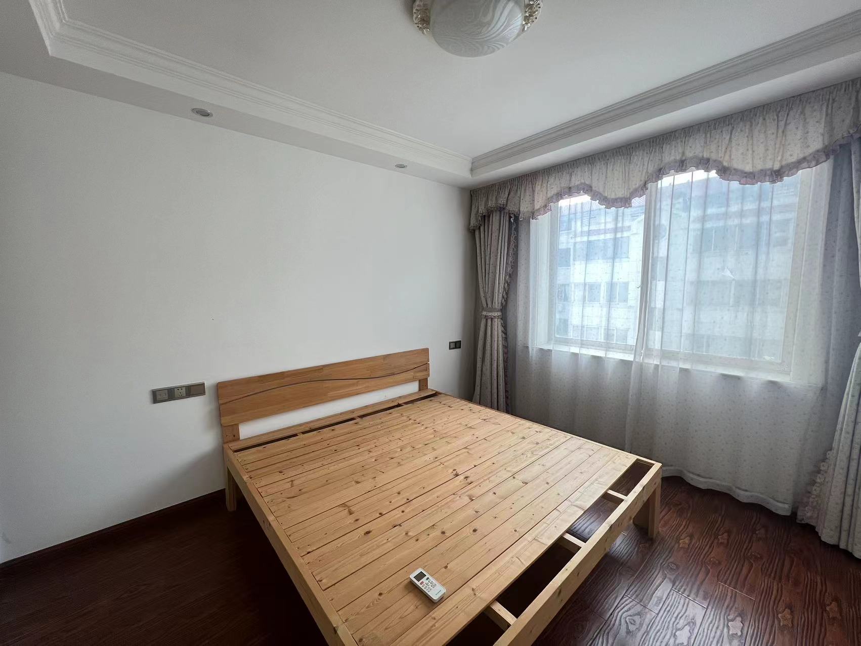 北濠桥东村 4室1厅1卫 156m&sup2;