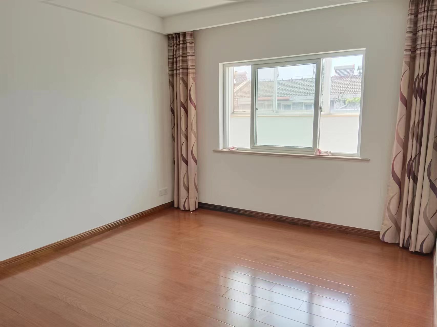 华山花苑一期 4室2厅2卫 120m&sup2;