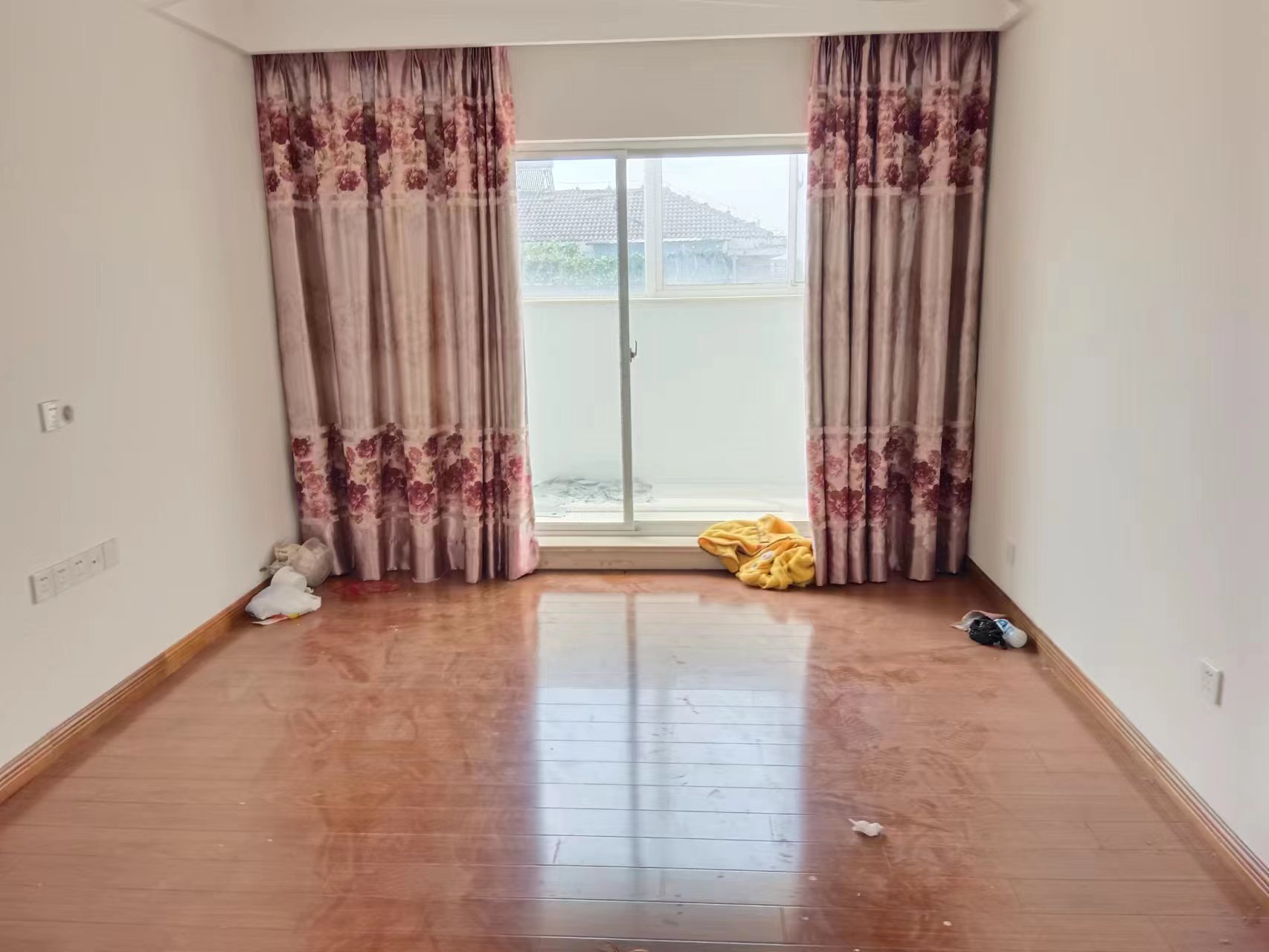 华山花苑一期 4室2厅2卫 120m&sup2;