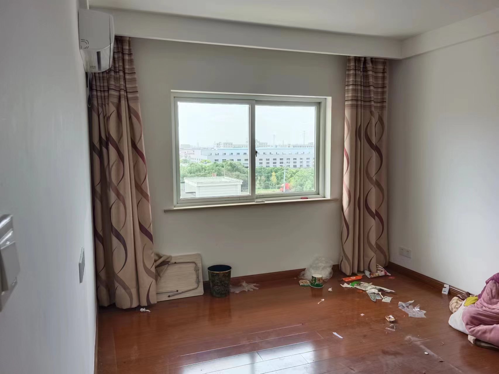 华山花苑一期 4室2厅2卫 120m&sup2;