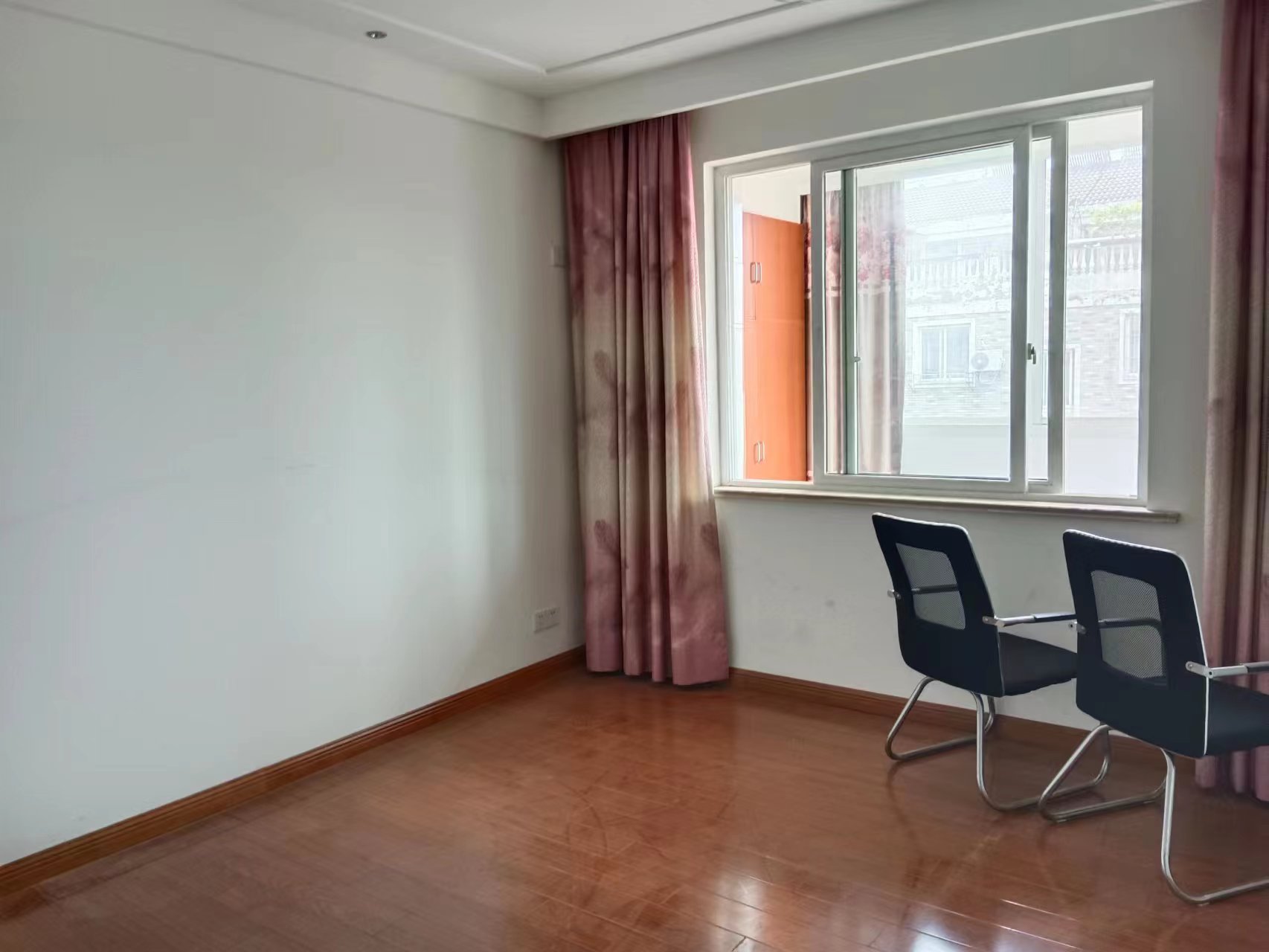 华山花苑一期 4室2厅2卫 120m&sup2;