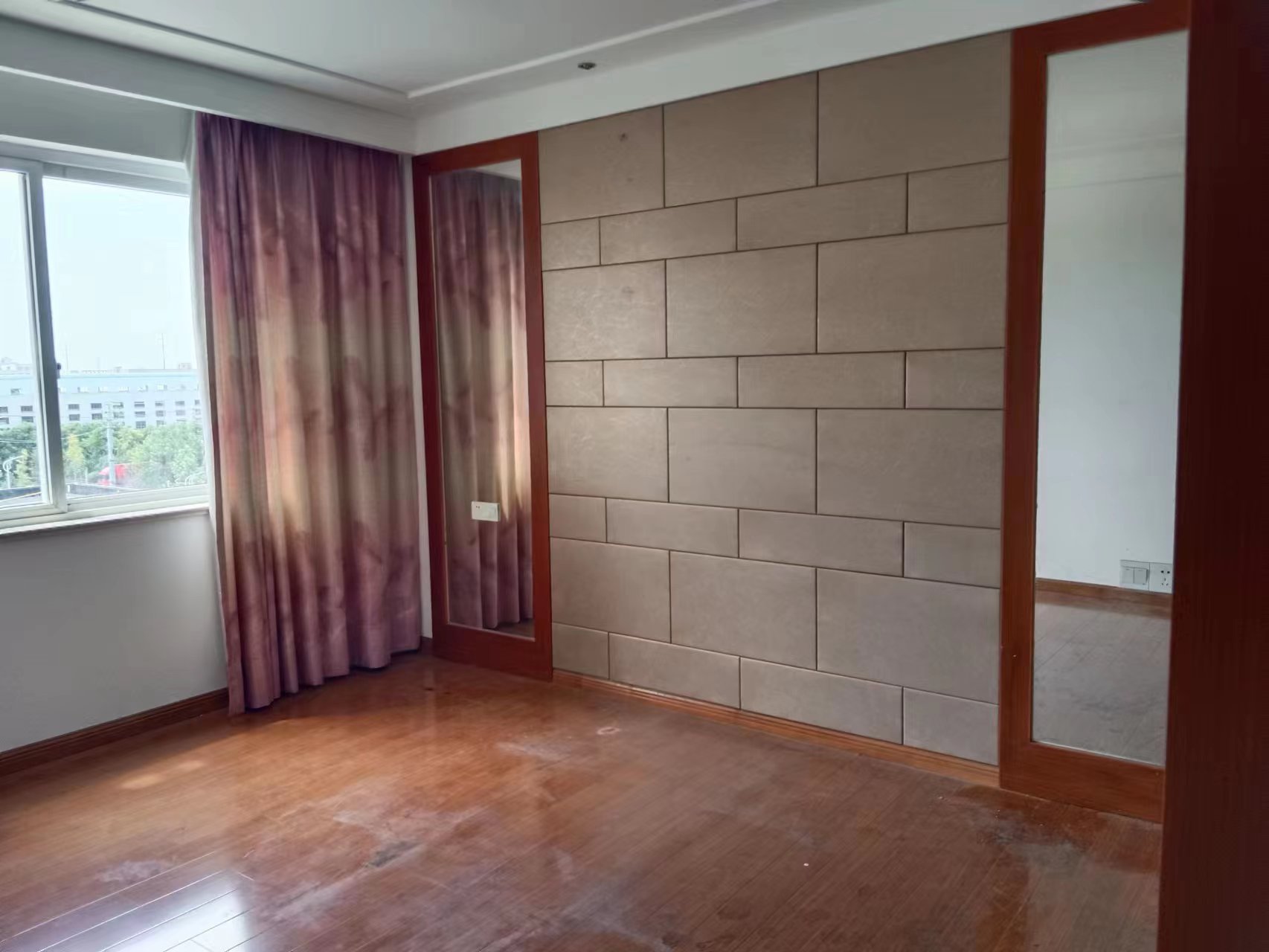华山花苑一期 4室2厅2卫 120m&sup2;