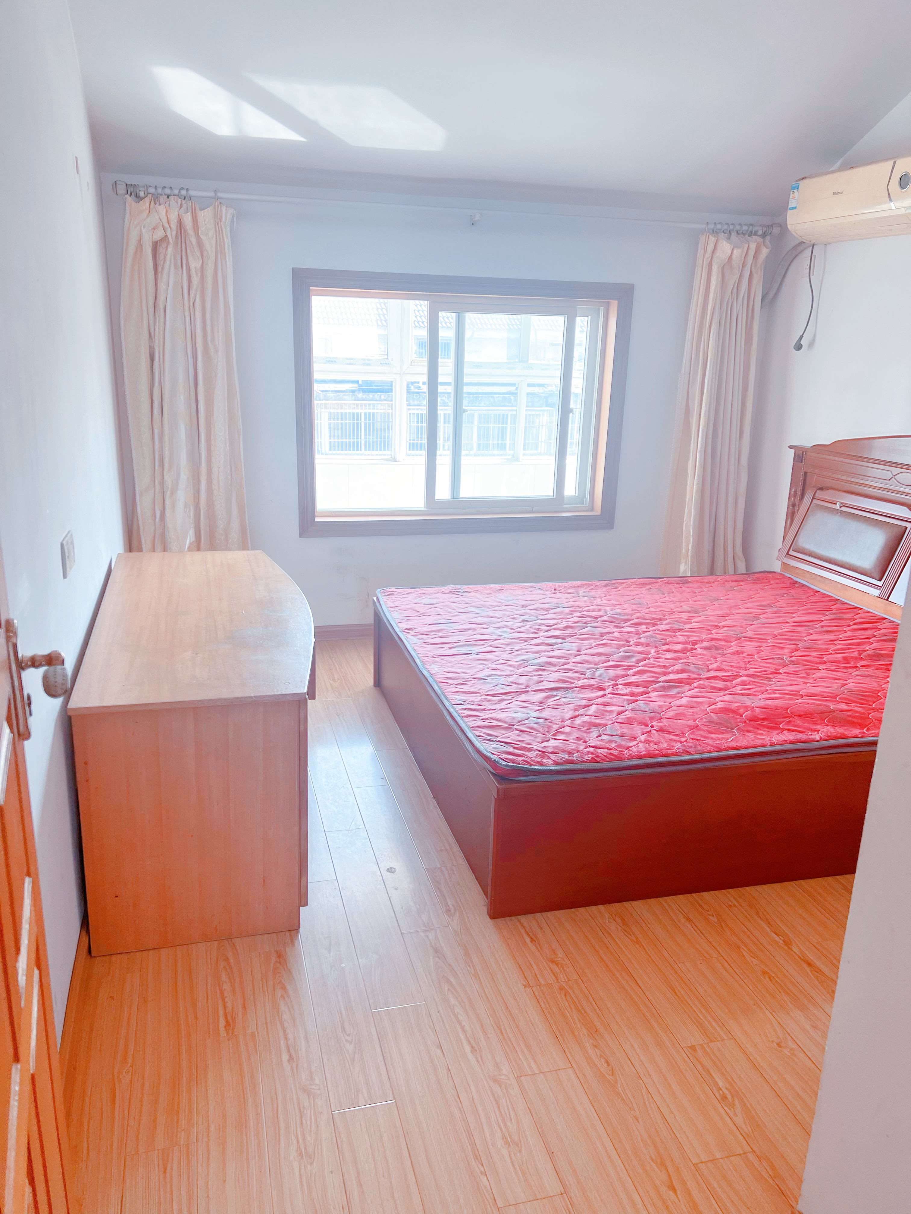 虹桥新苑 3室2厅1卫 82m&sup2;