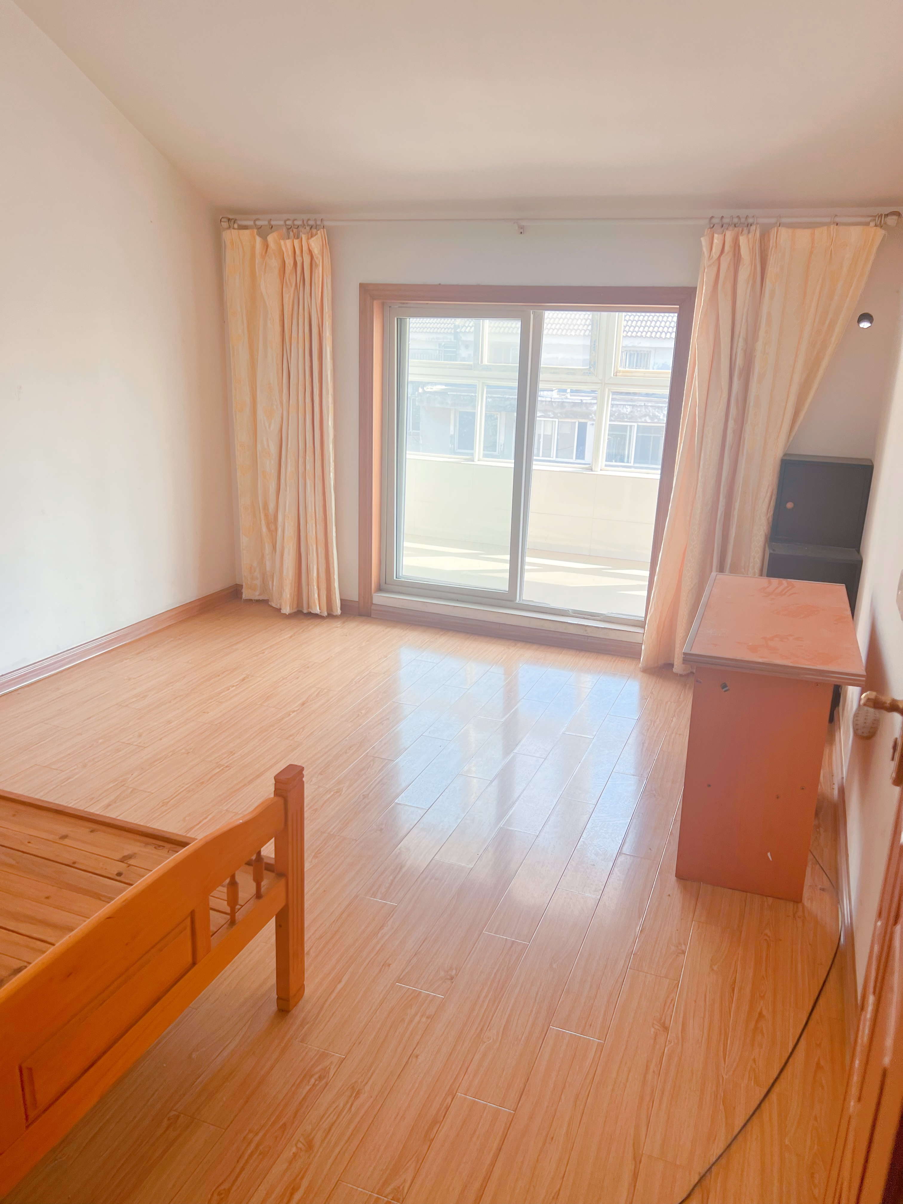 虹桥新苑 3室2厅1卫 82m&sup2;