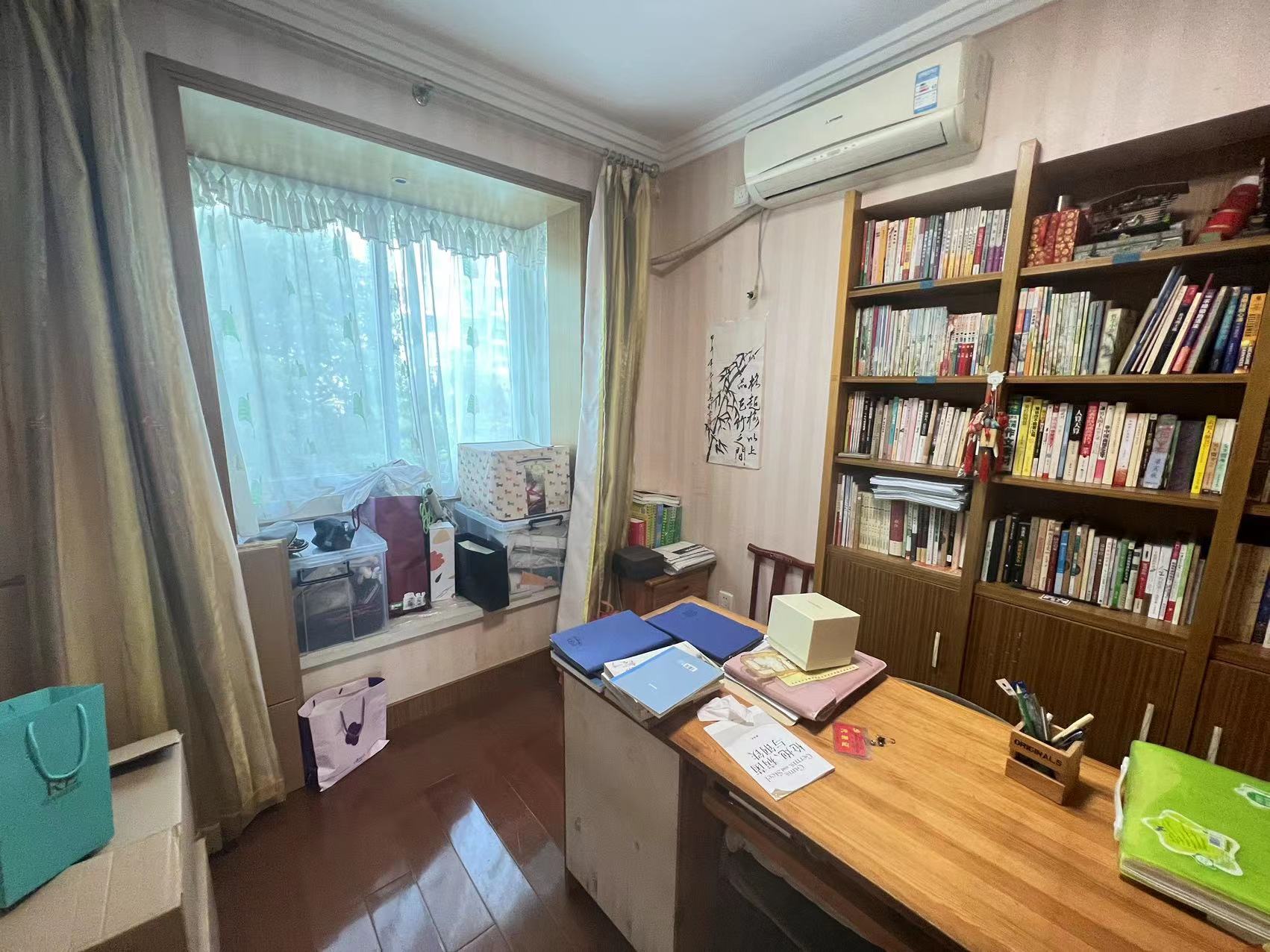 鑫乾花园 4室2厅2卫 146m&sup2;