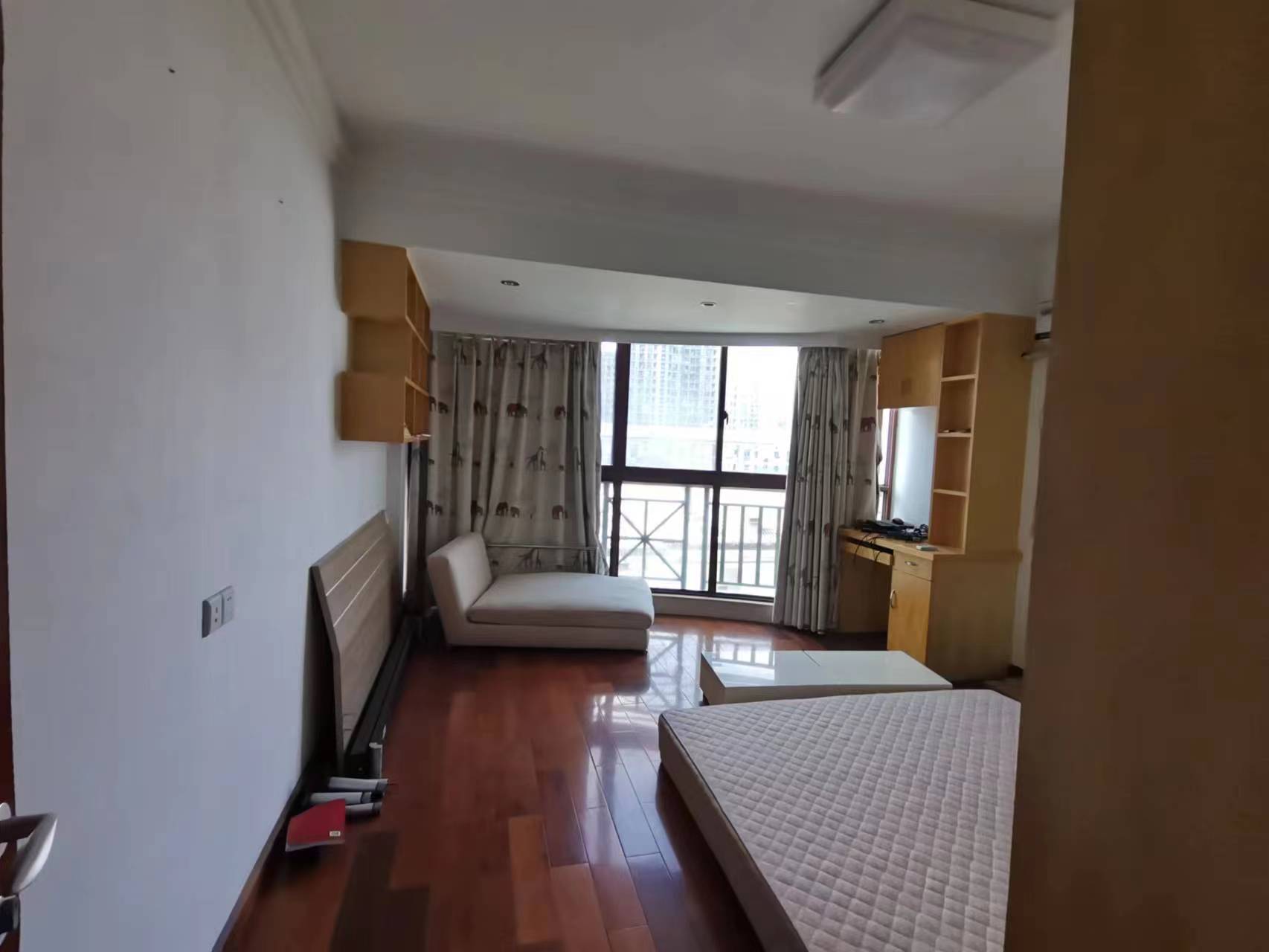 世纪城 3室2厅2卫 184m&sup2;