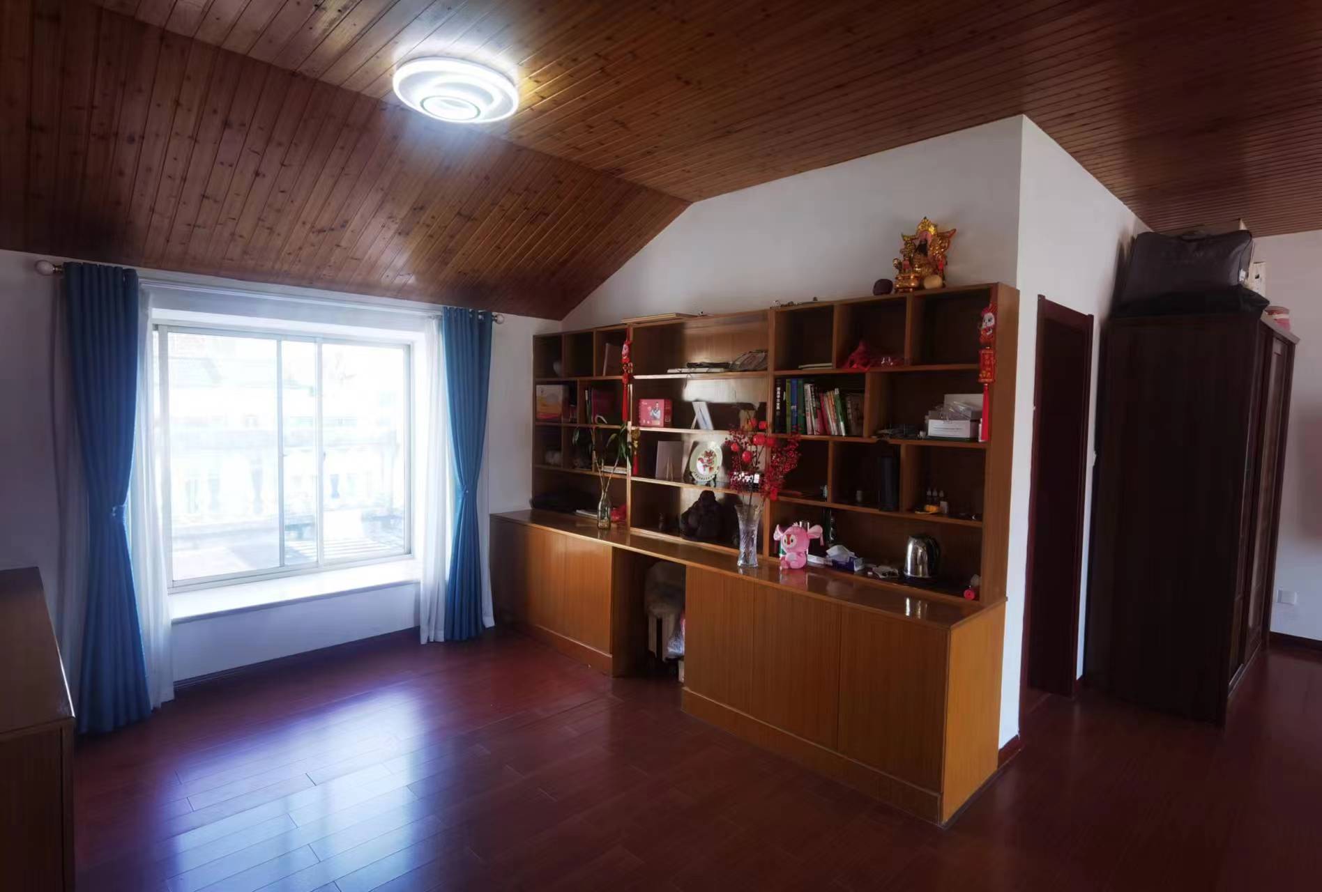 前景花苑 5室2厅2卫 135.00m²