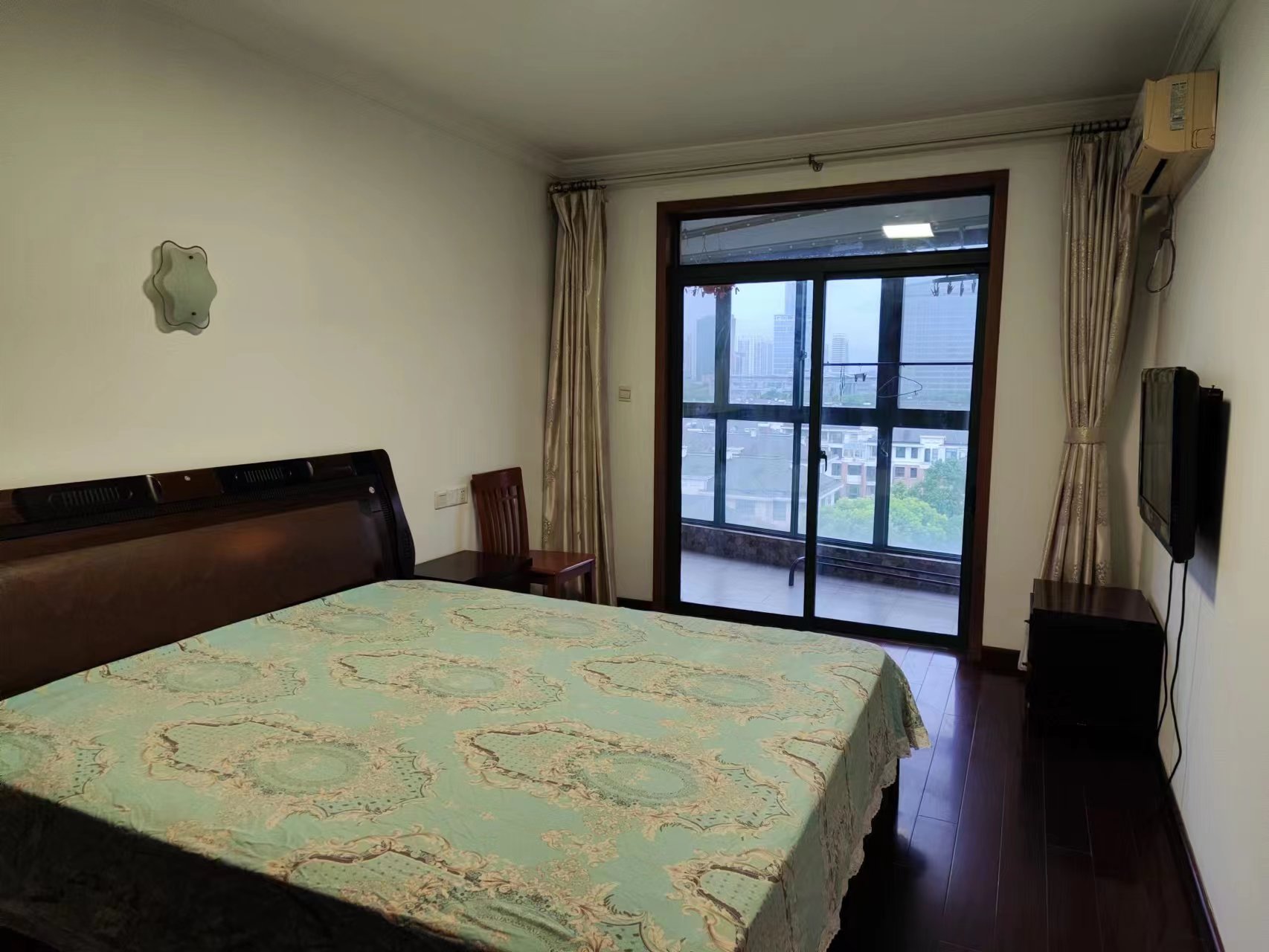 凤凰莱茵苑 3室2厅2卫 145m&sup2;