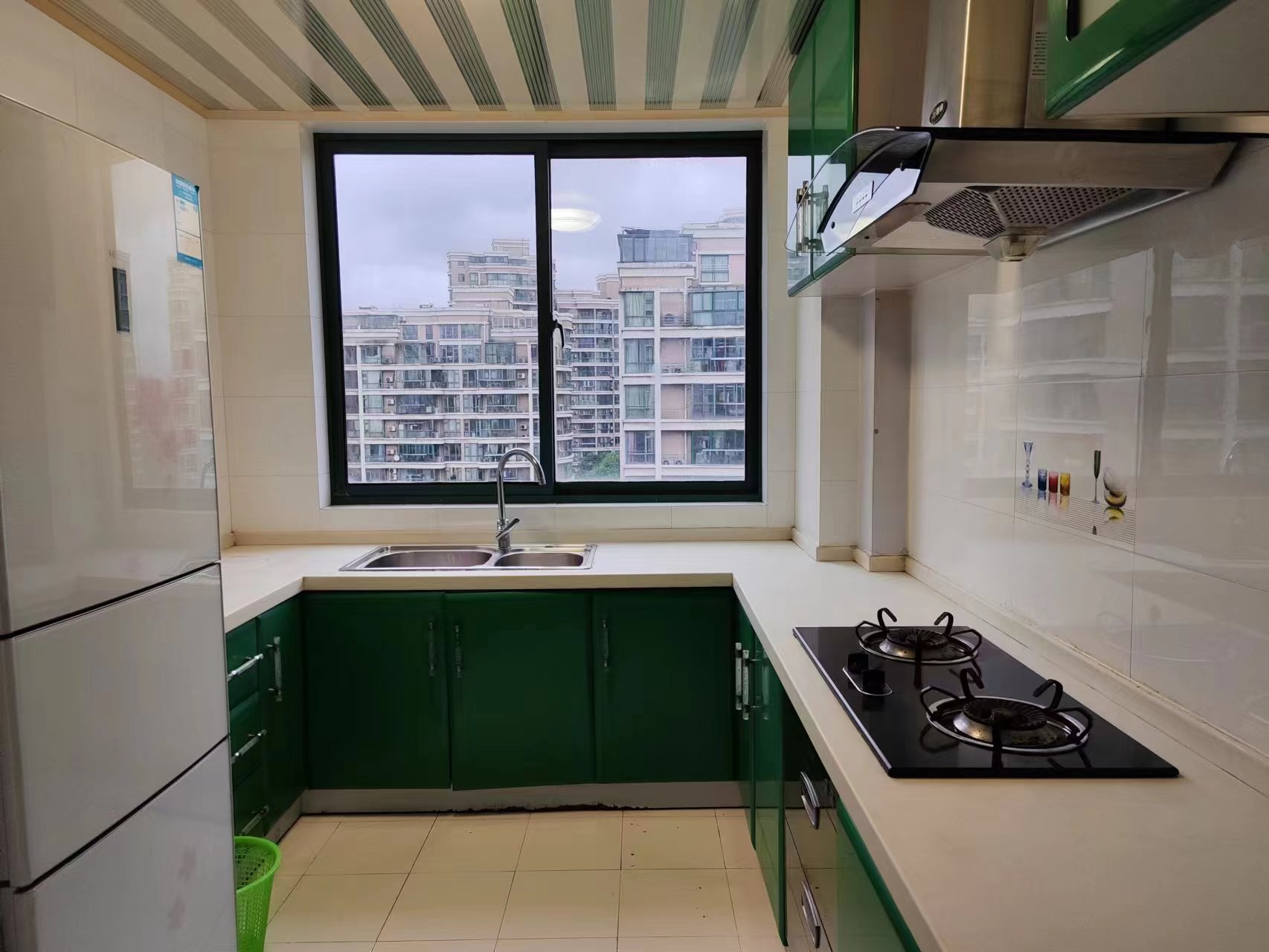 凤凰莱茵苑 3室2厅2卫 145m&sup2;