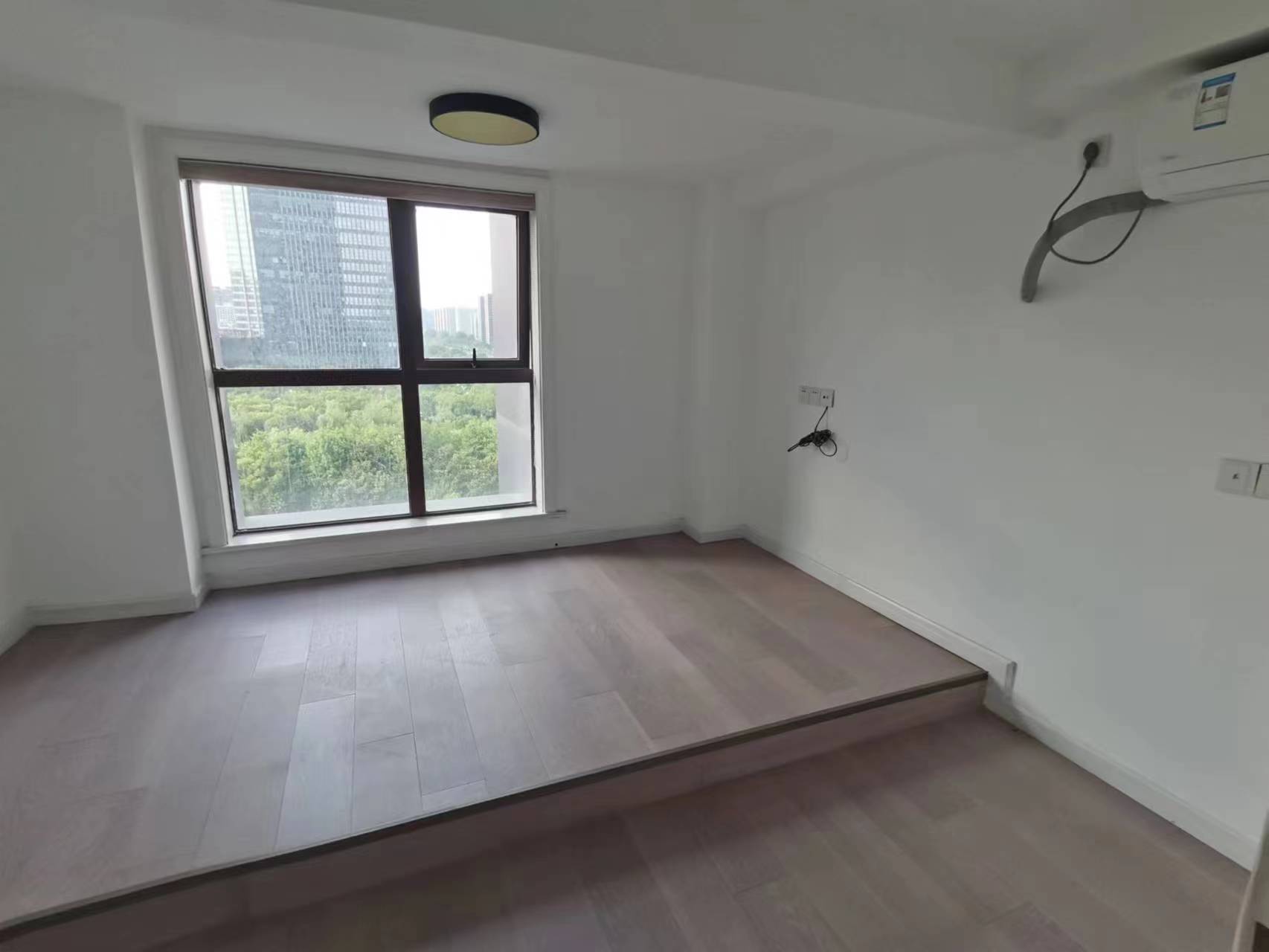 恒隆国际 2室1厅2卫 110m&sup2;