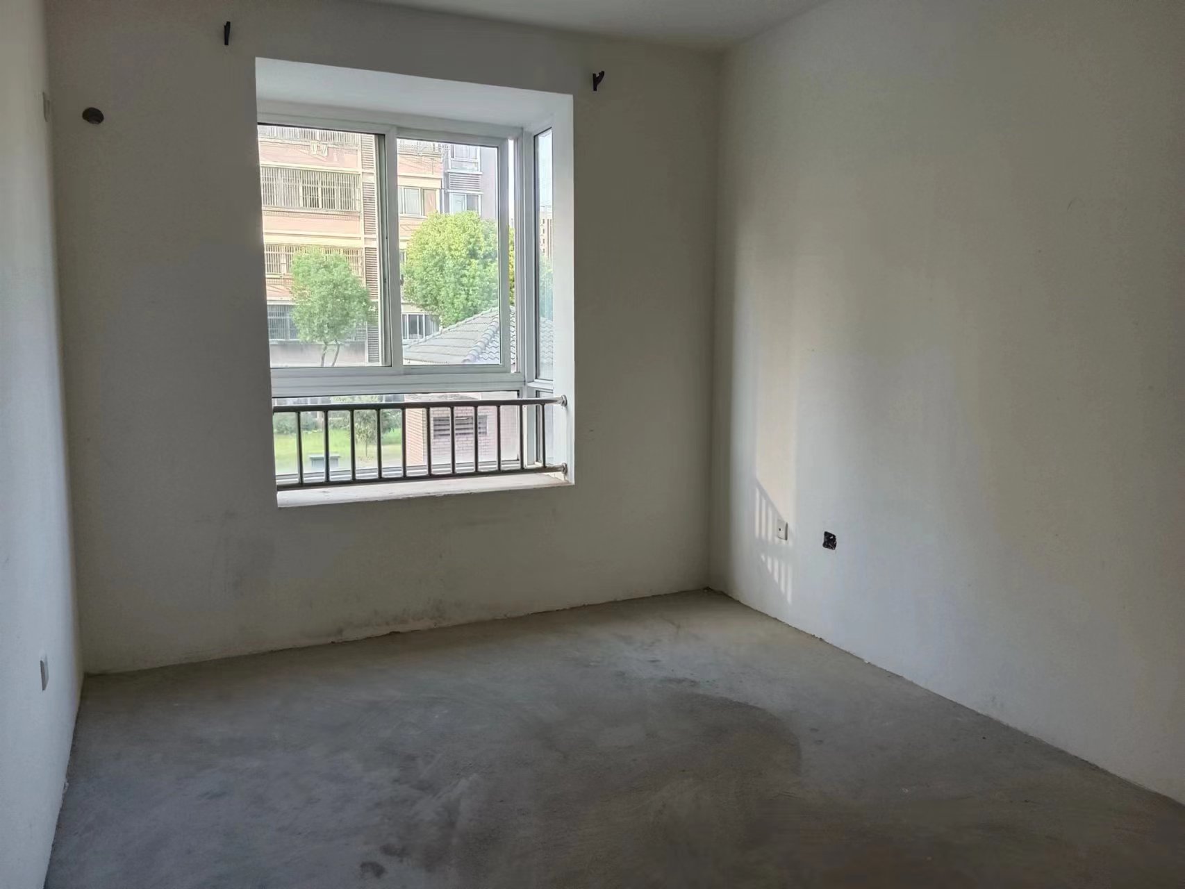 天虹苑 3室2厅2卫 134m&sup2;