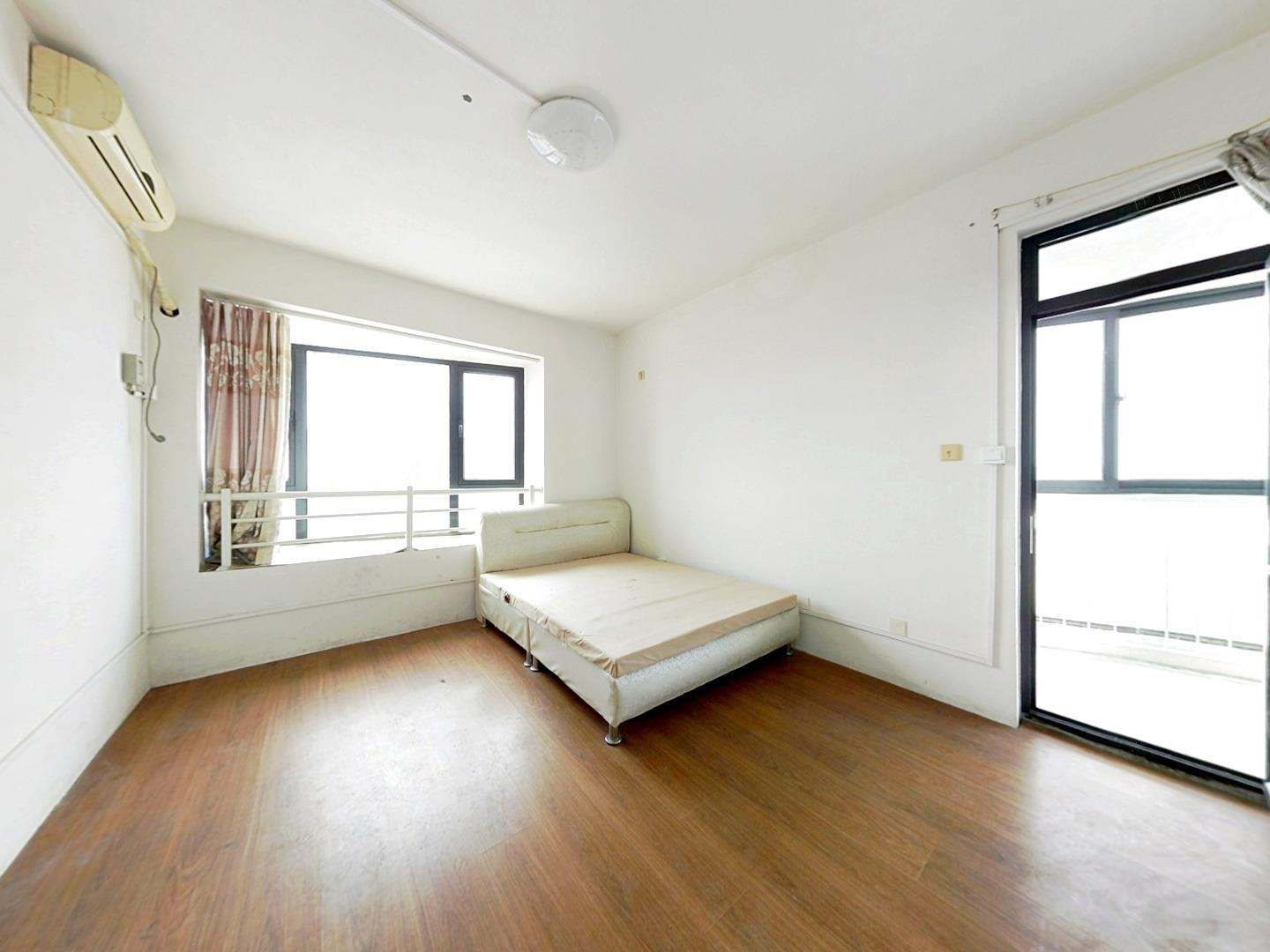 七星花园 5室2厅2卫 250m&sup2;