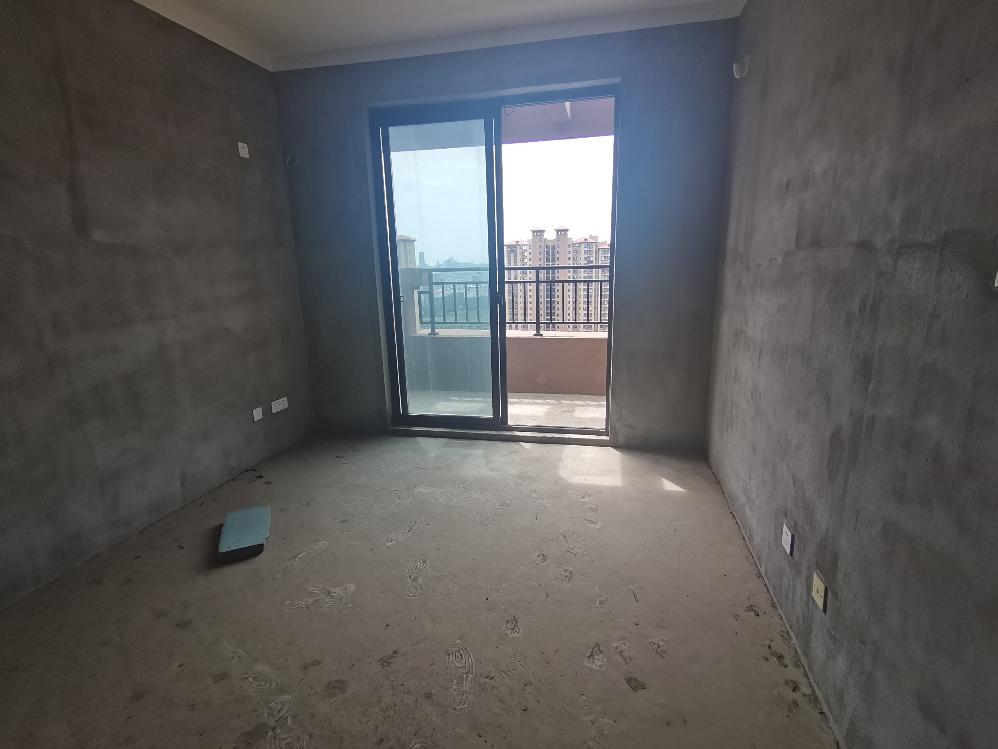 华强城 3室1厅1卫 82m&sup2;