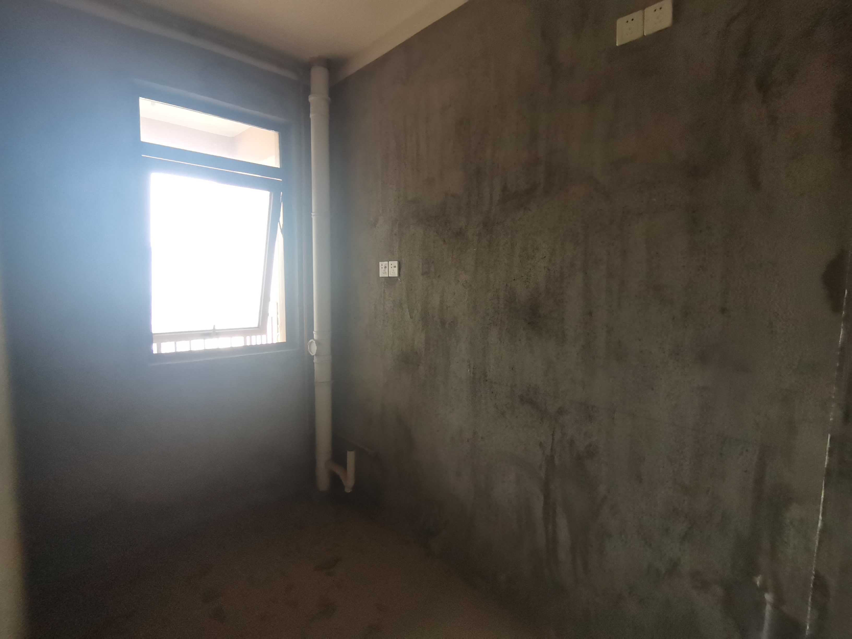 华强城 3室1厅1卫 82m&sup2;