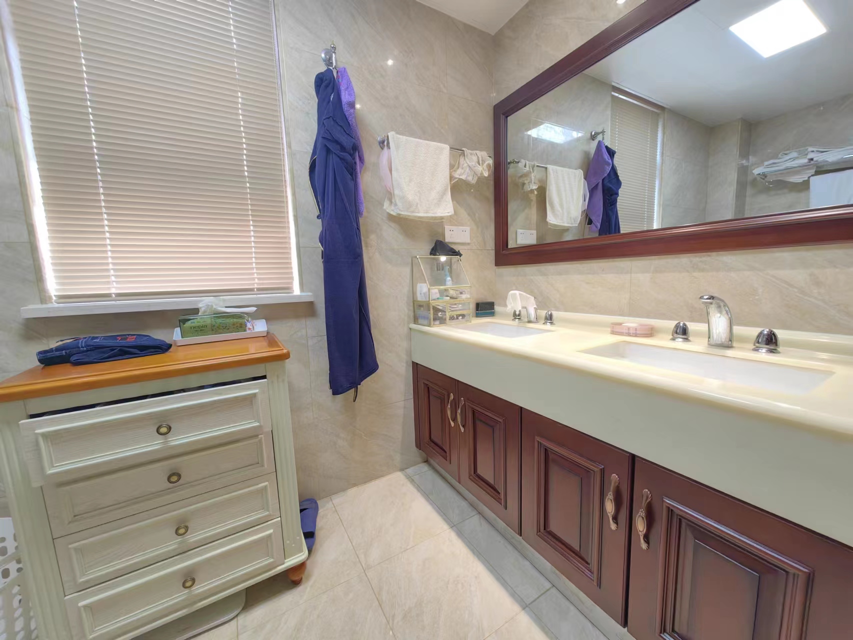 天安花园 8室2厅4卫 239.18m&sup2;