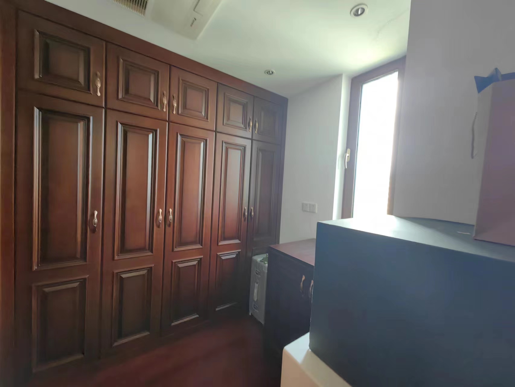 天安花园 8室2厅4卫 239.18m&sup2;