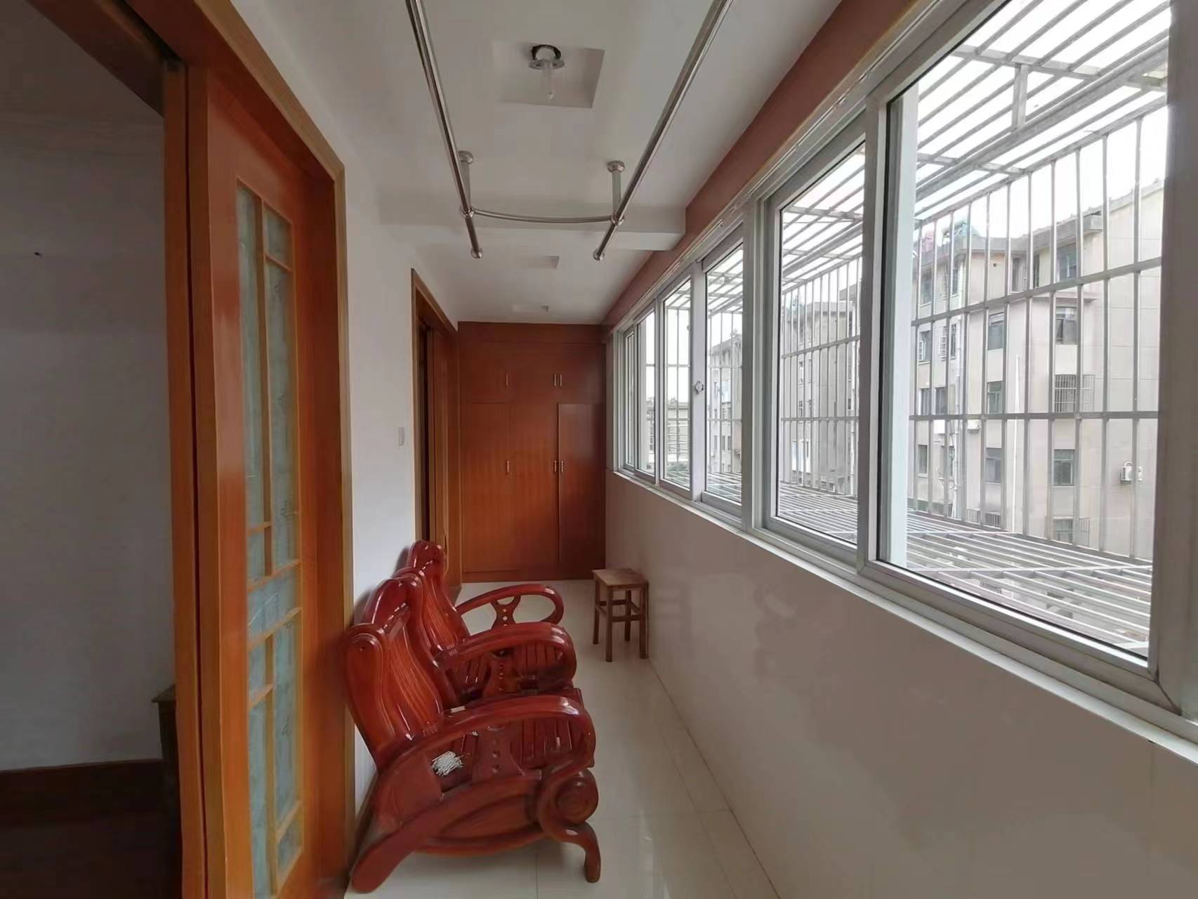 滨江花园 3室2厅1卫 101.00m&sup2;